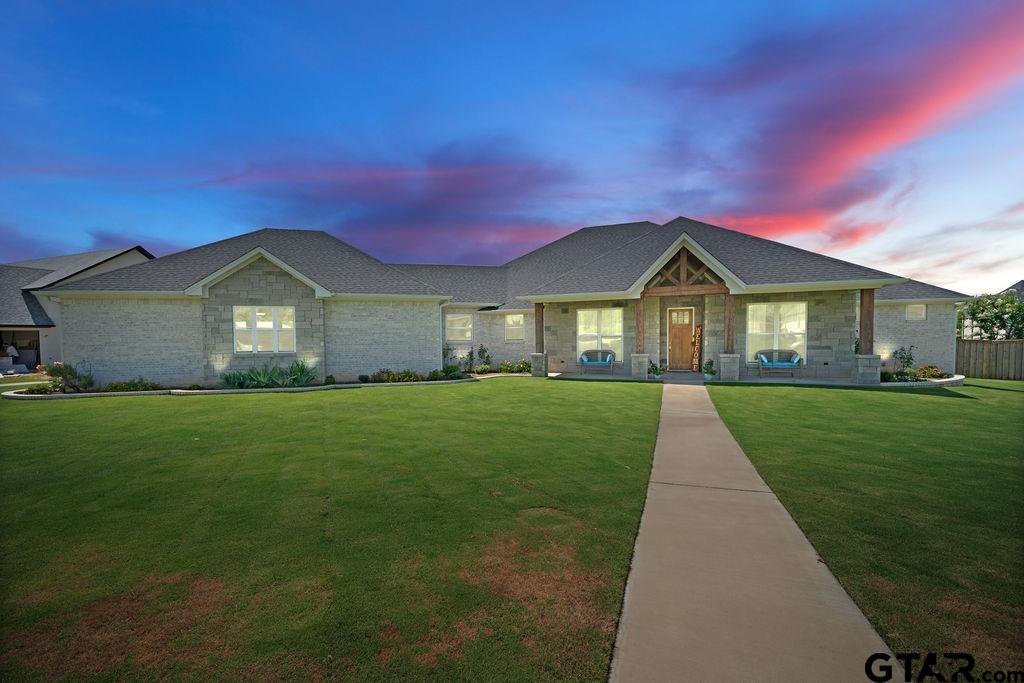 FEATURED LISTINGS
