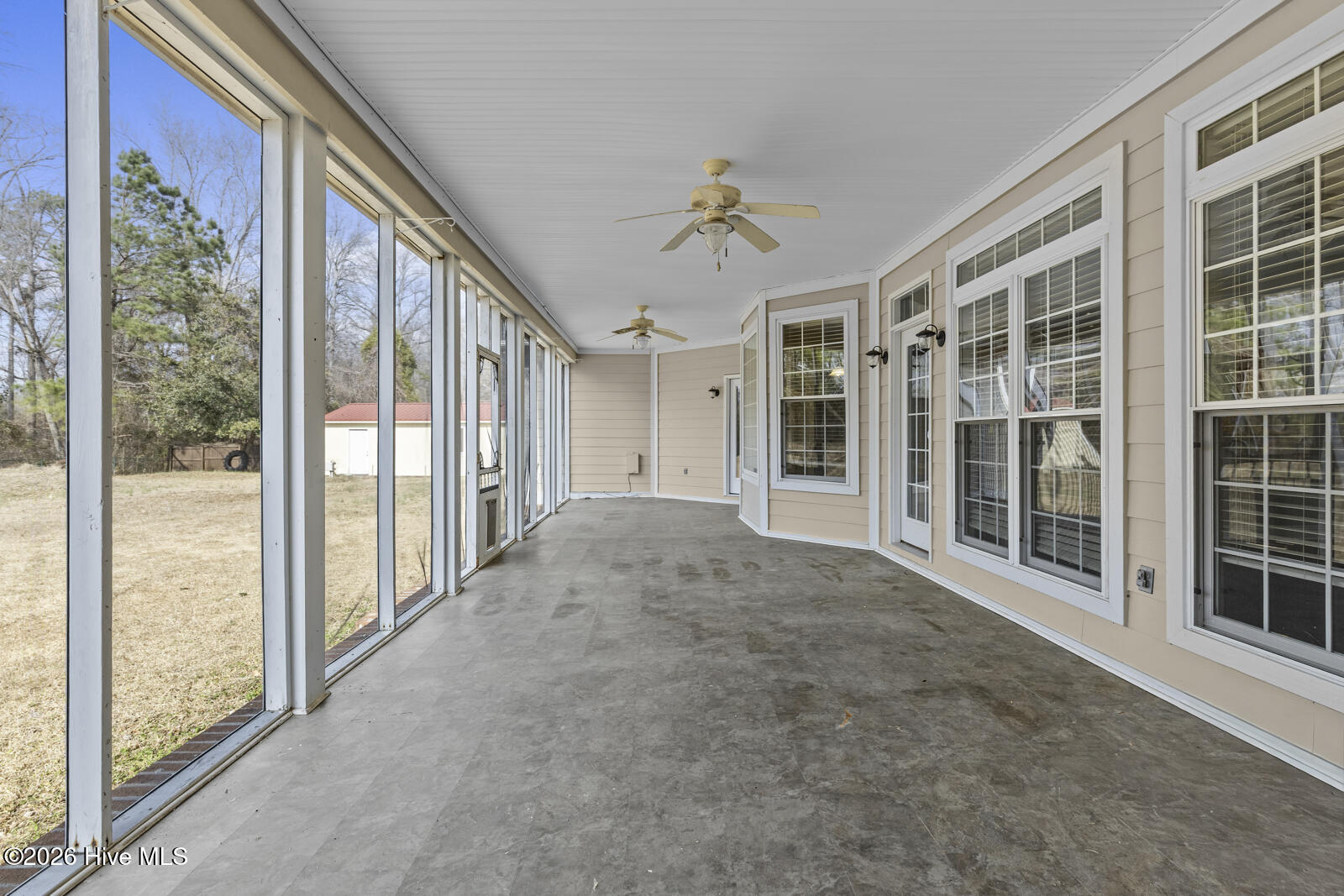 100545911 | Photo 47