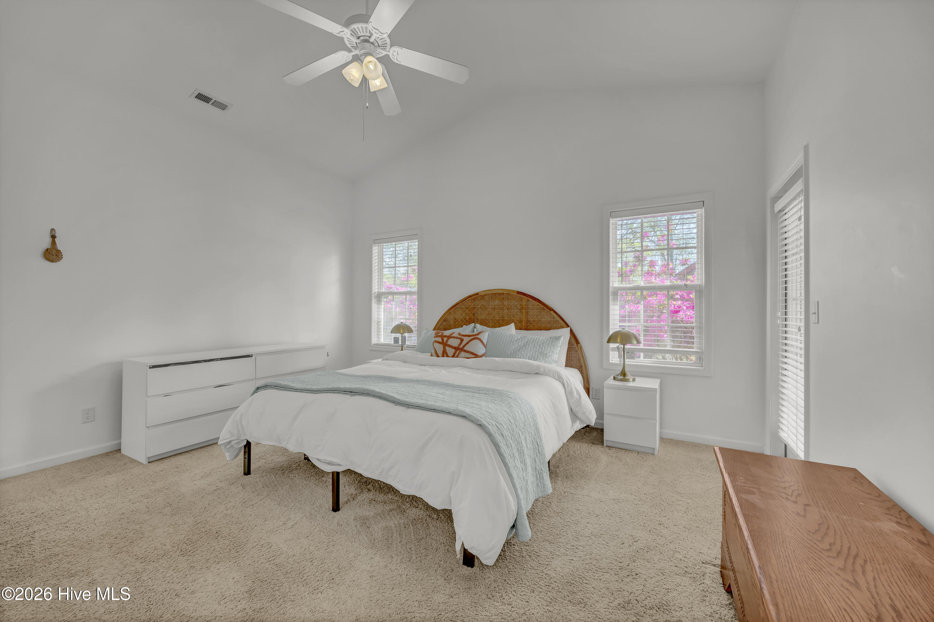 100566281 | Photo 10