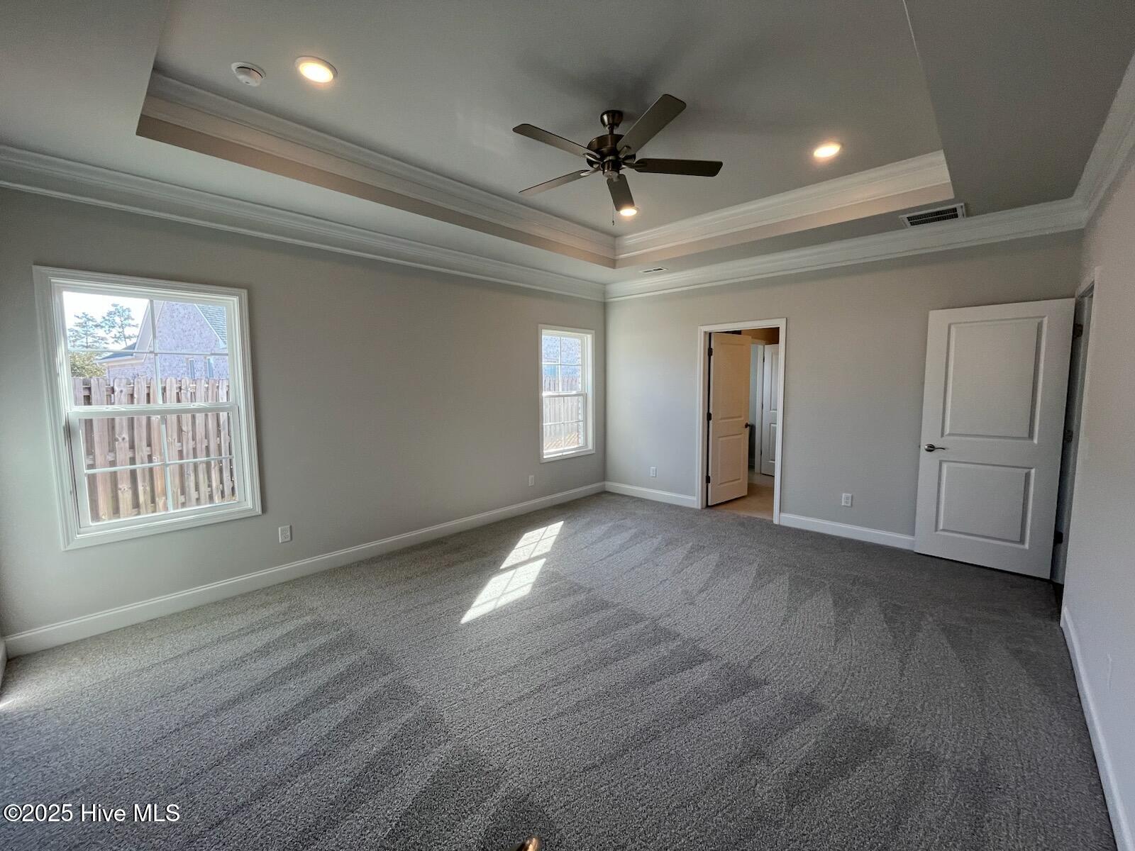 100426037 | Photo 18