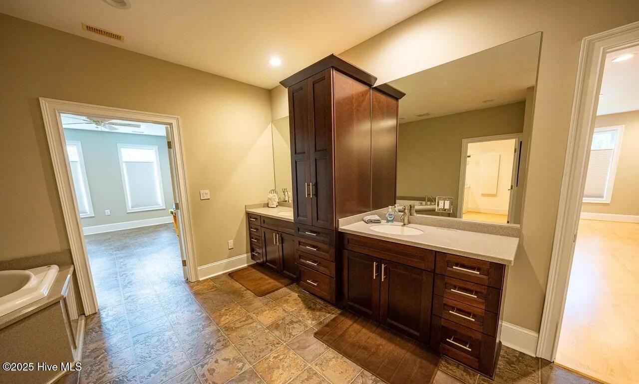 100547219 | Photo 32