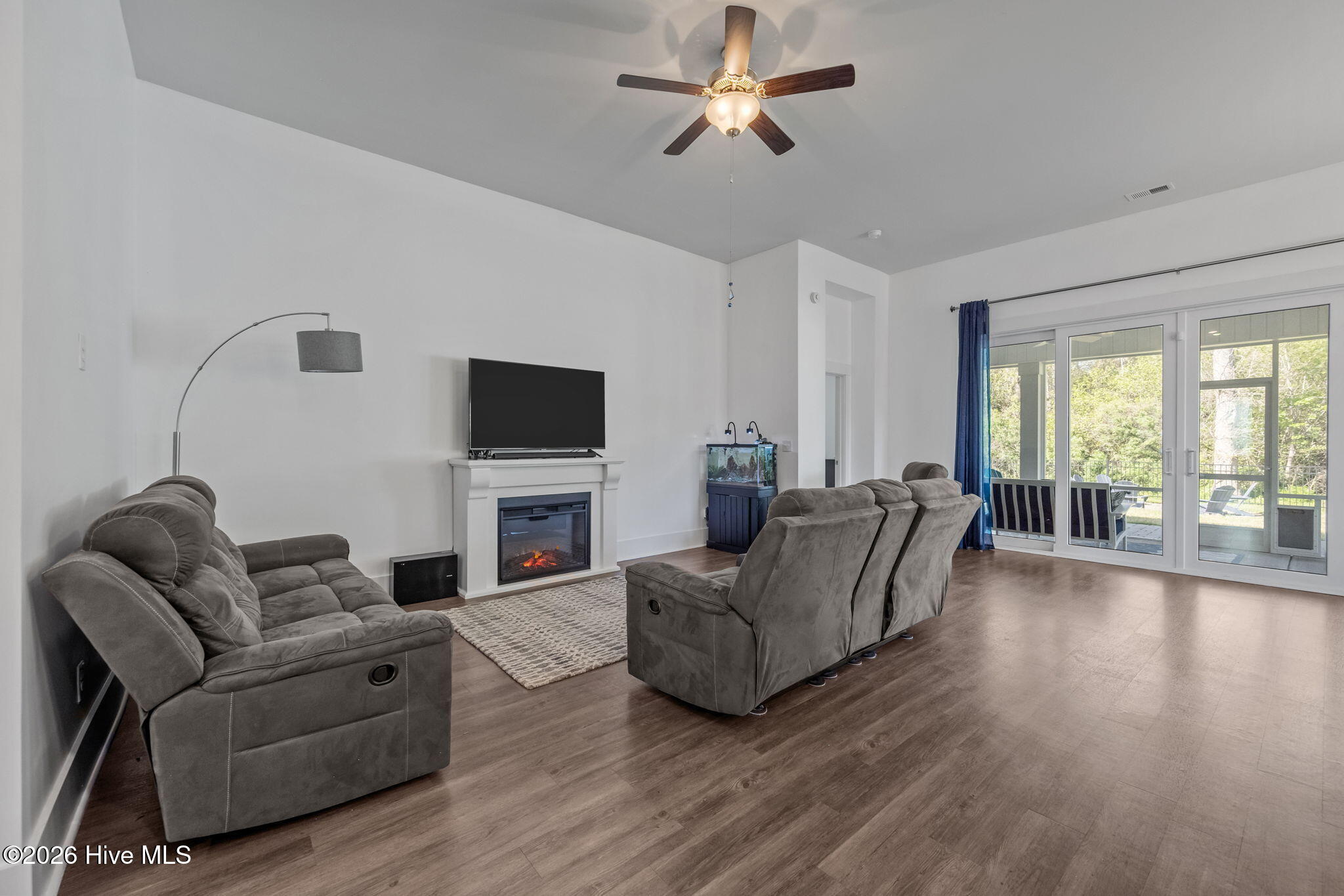 100566590 | Photo 53