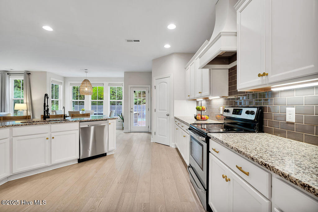 100536880 | Photo 13