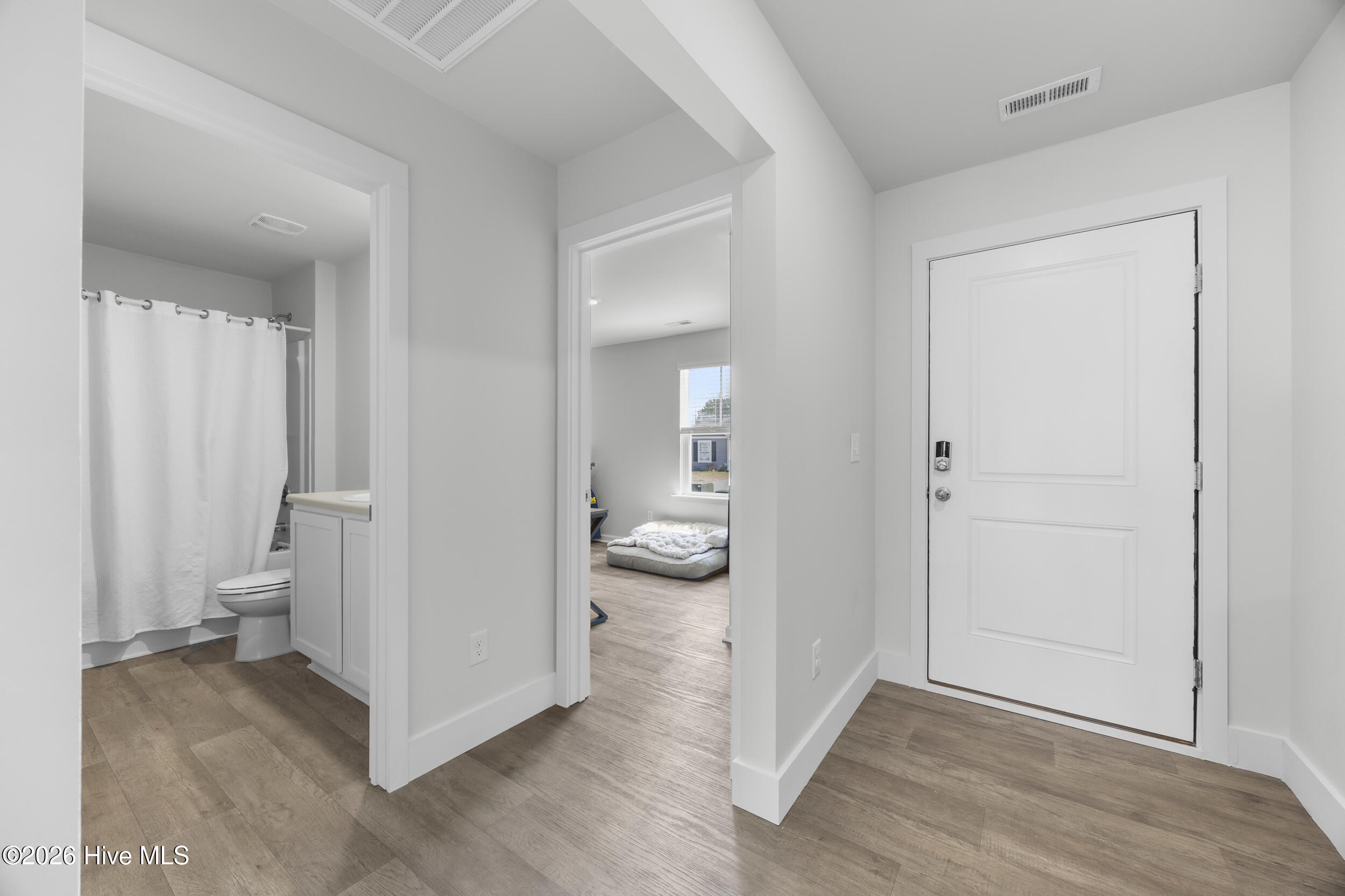 100562687 | Photo 18