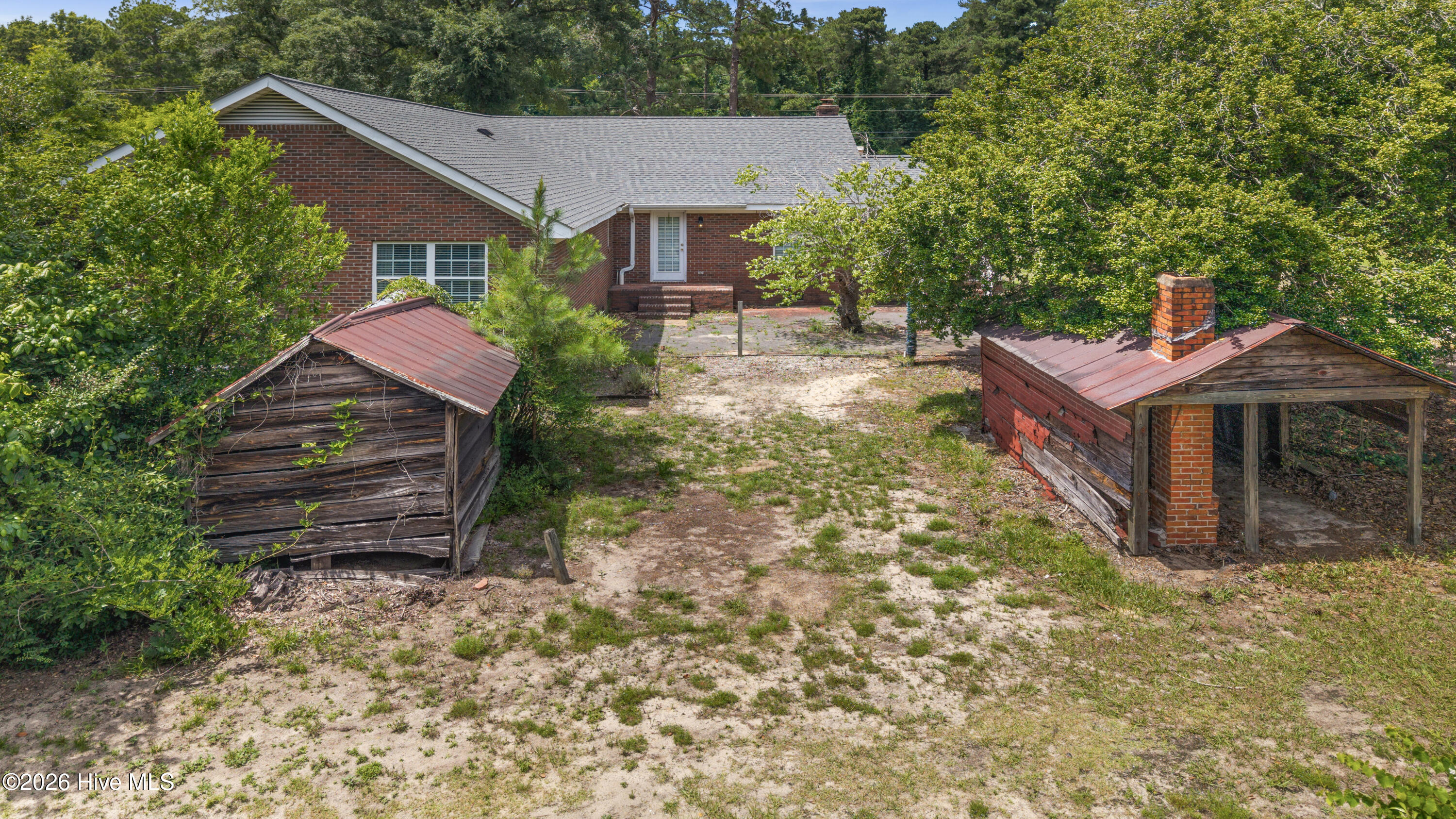 Exterior photo of 1726 U.S. 701 Highway, Elizabethtown, NC 28337. MLS: 100583901