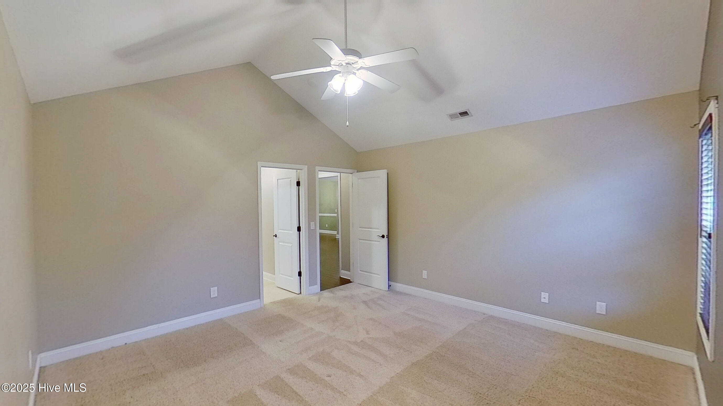 100543740 | Photo 13