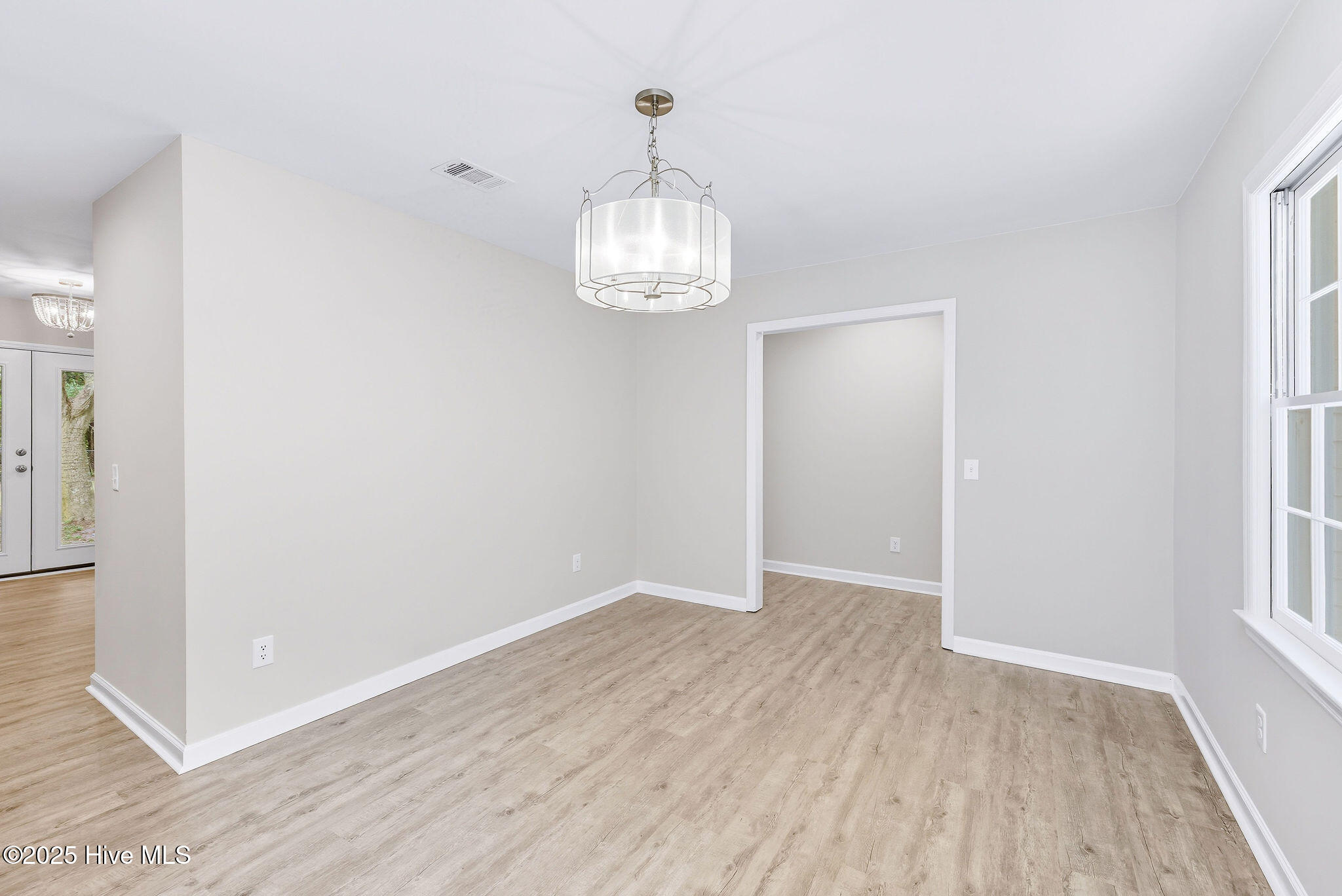 100529892 | Photo 11