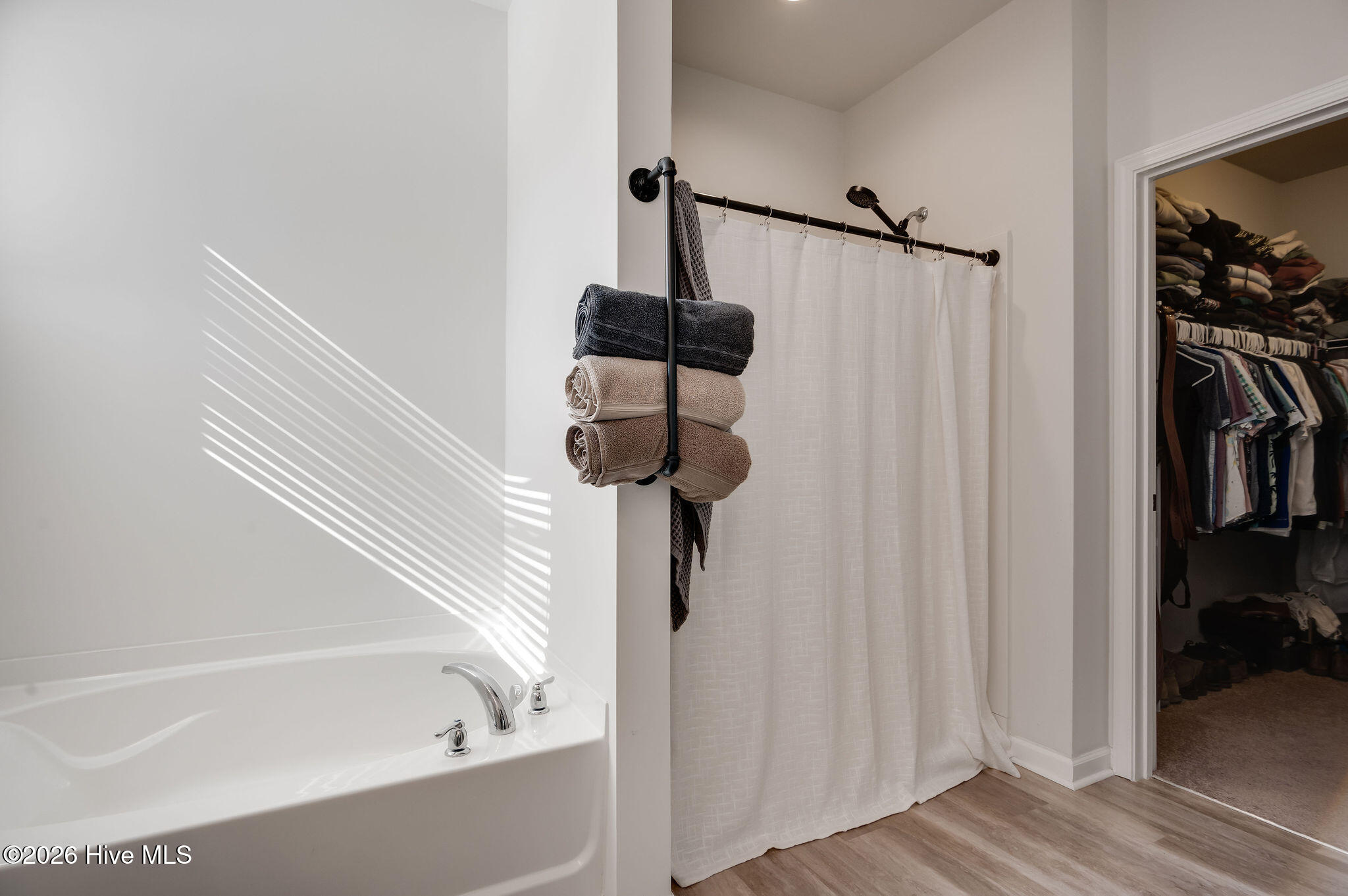 100562701 | Photo 40