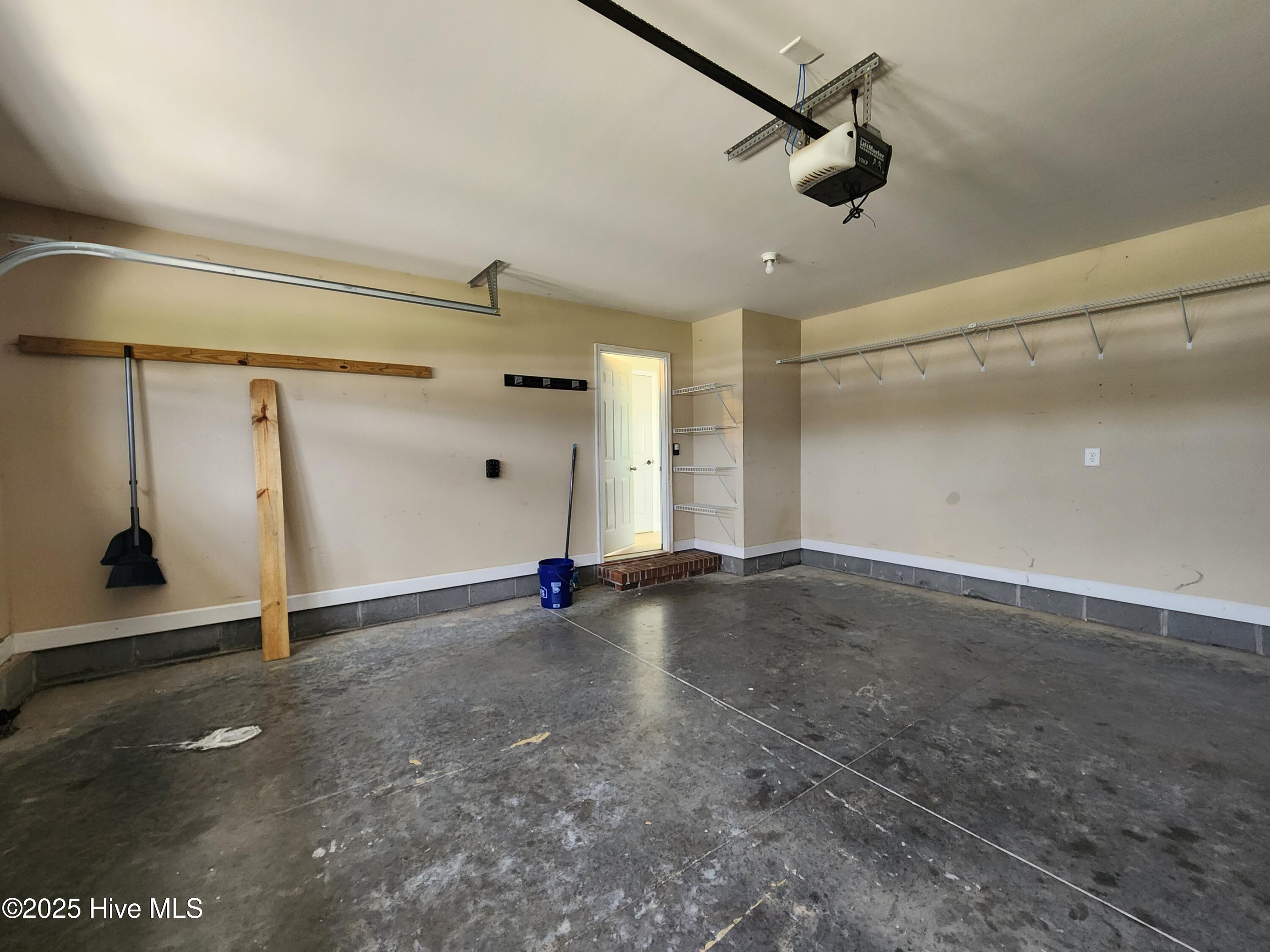 100563623 | Photo 31