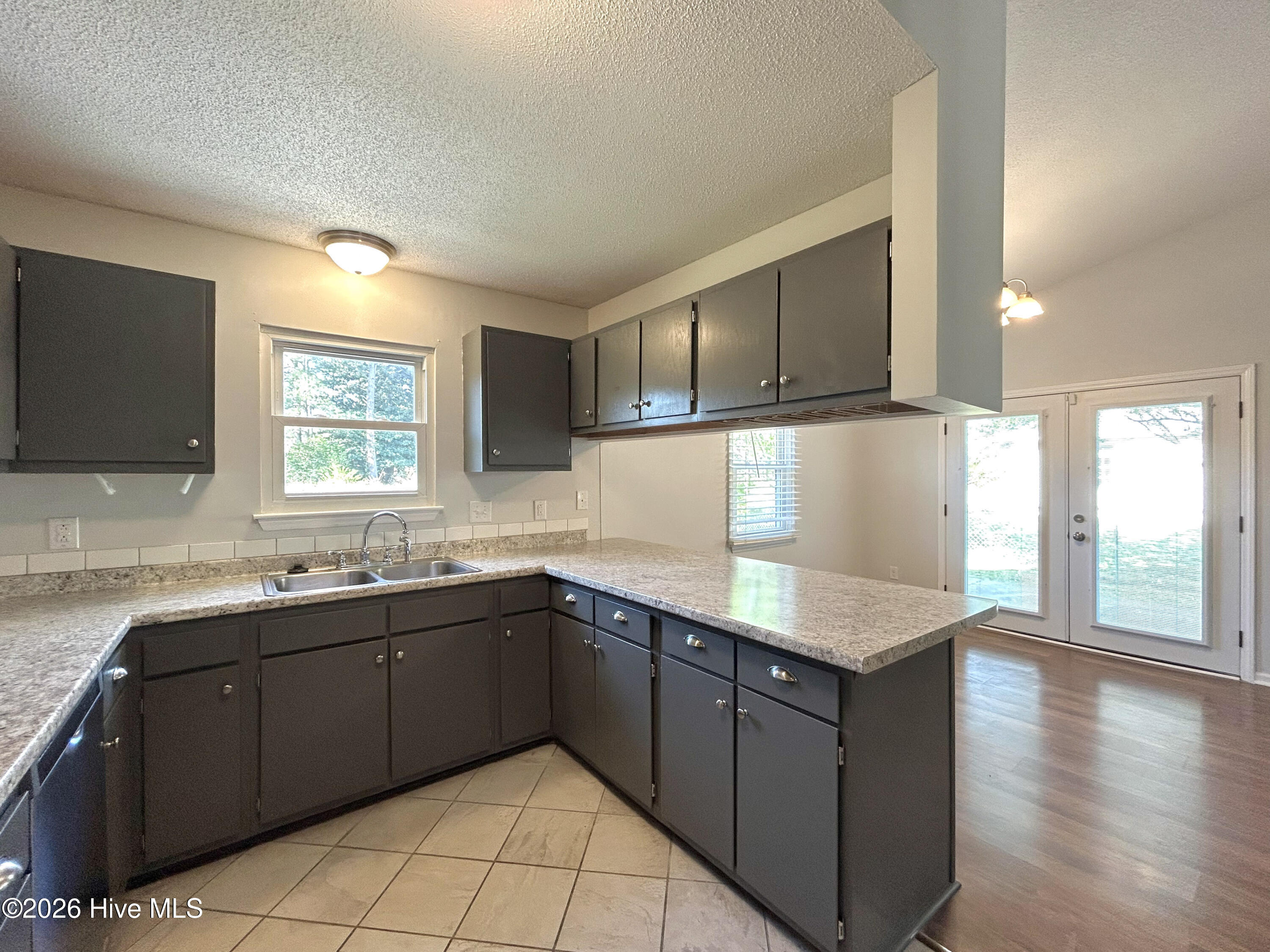 100563583 | Photo 15