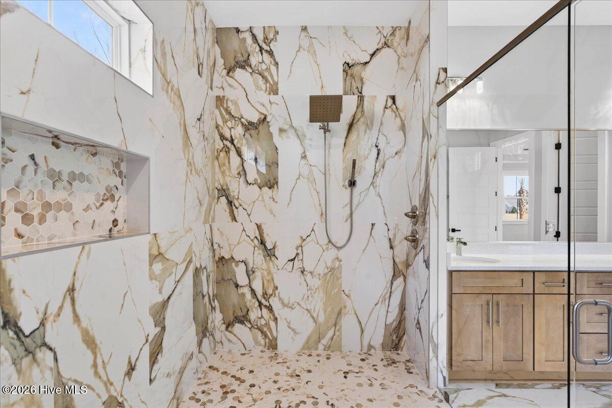 100551105 | Photo 24