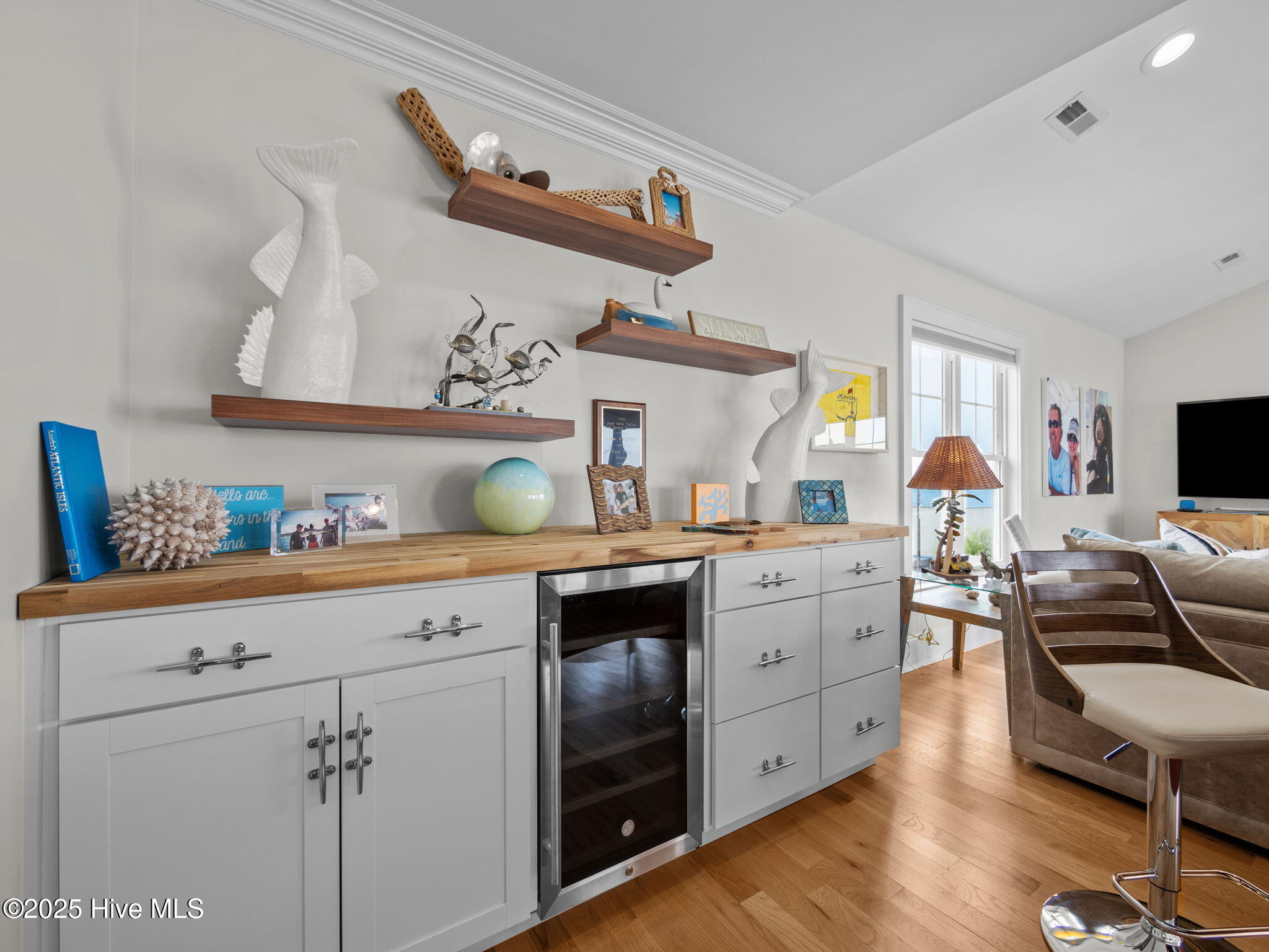 100527166 | Photo 64