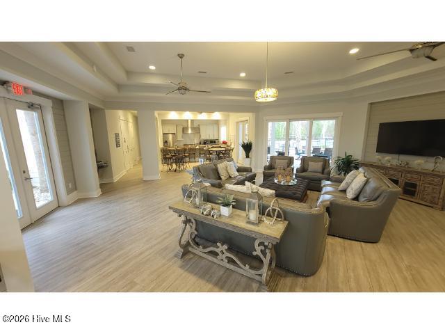 100546401 | Photo 35