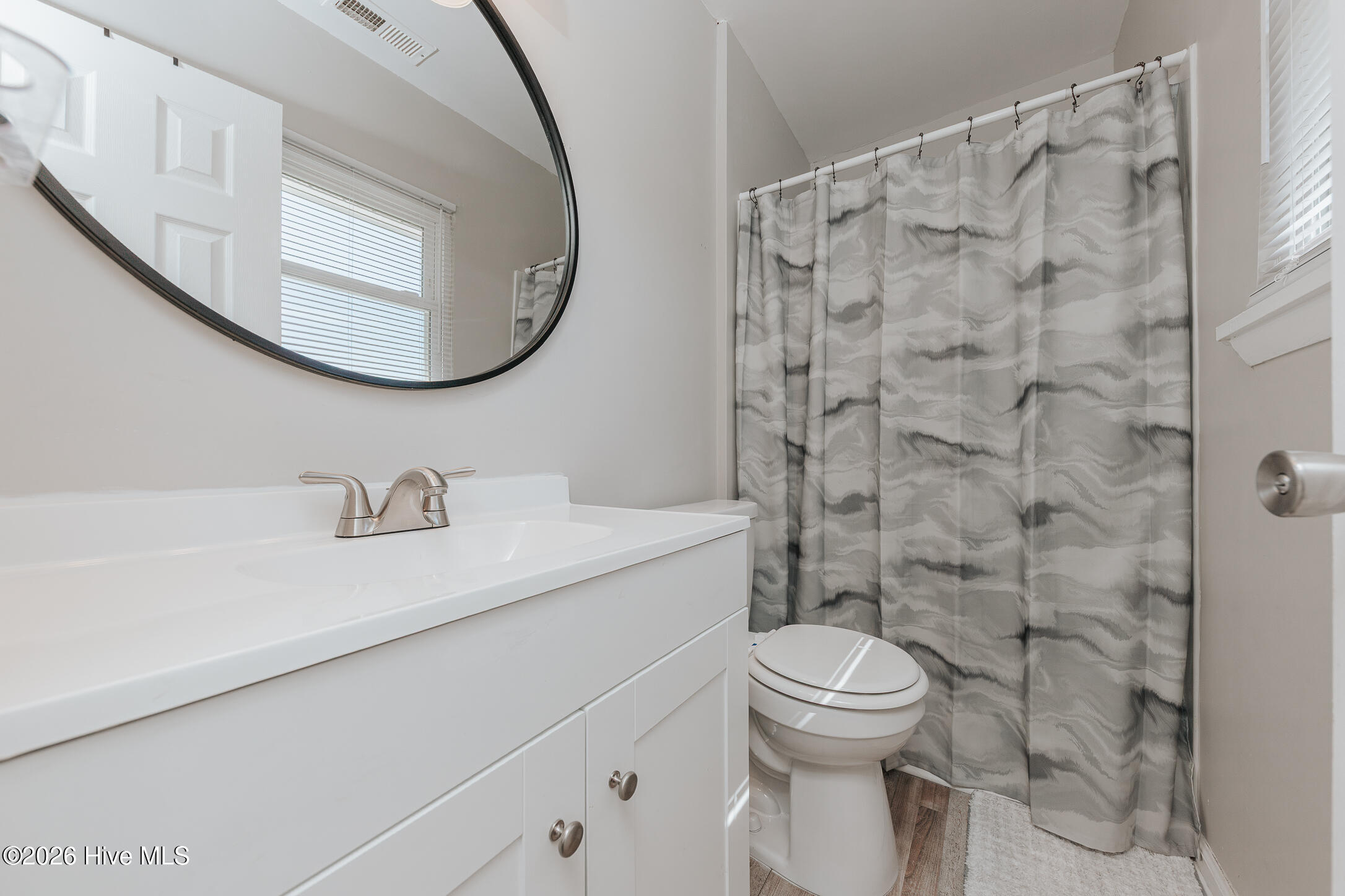 100566387 | Photo 27