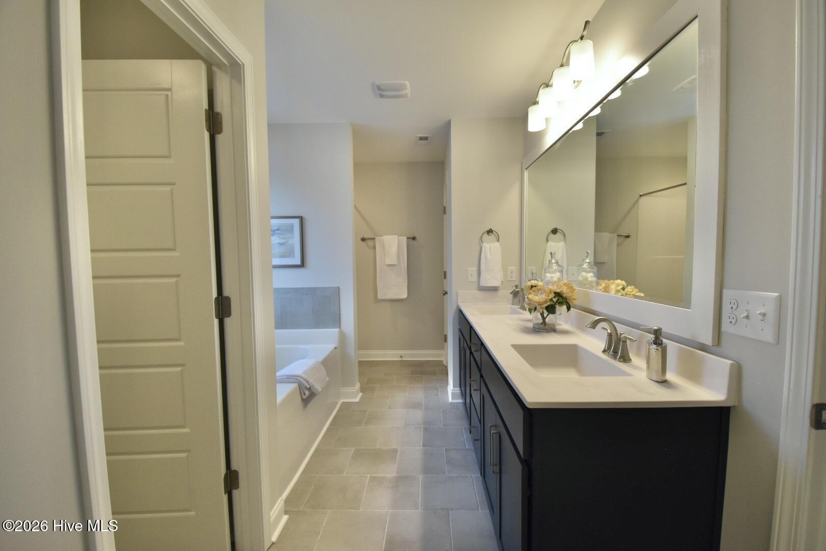 100550903 | Photo 14