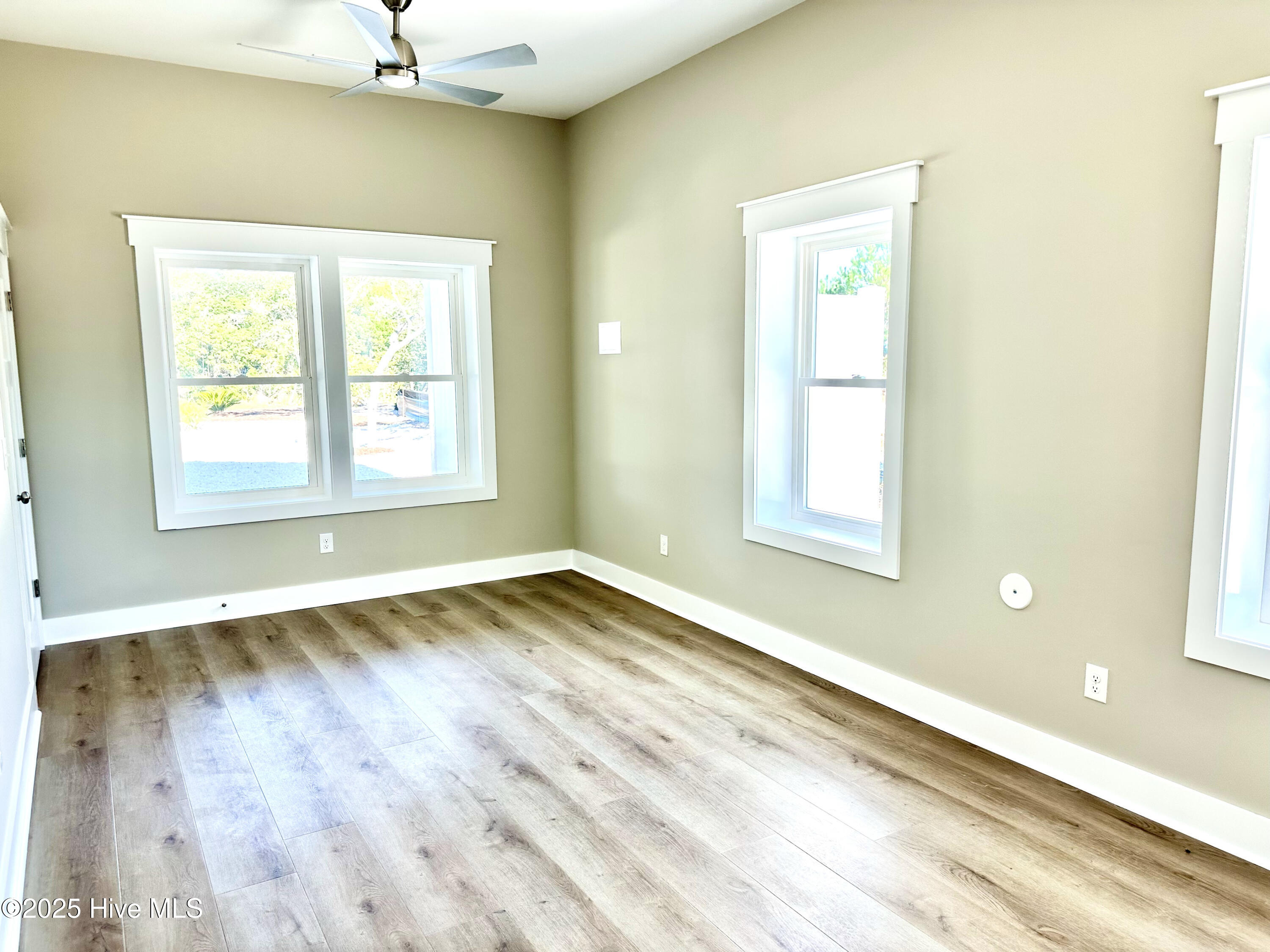 100537365 | Photo 48