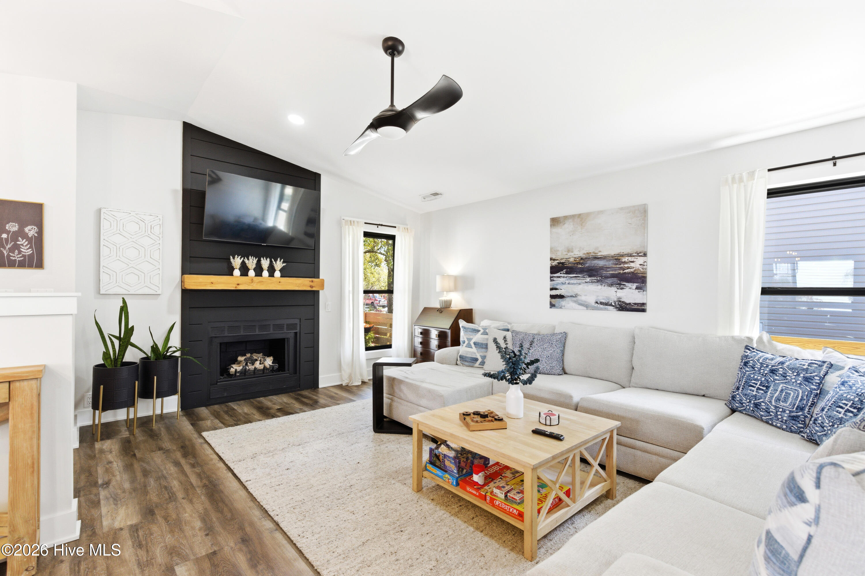 100564276 | Photo 15