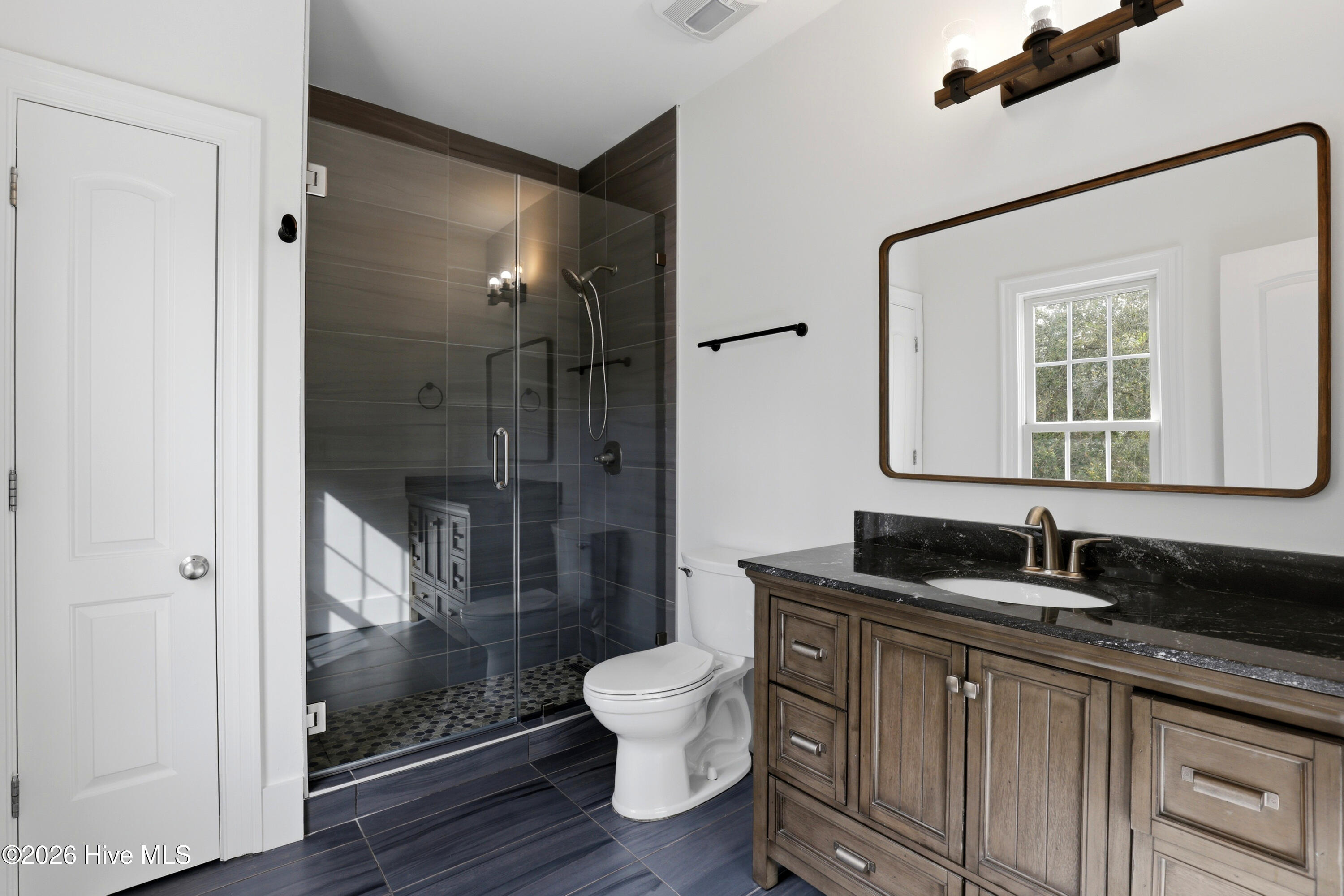 100562697 | Photo 36