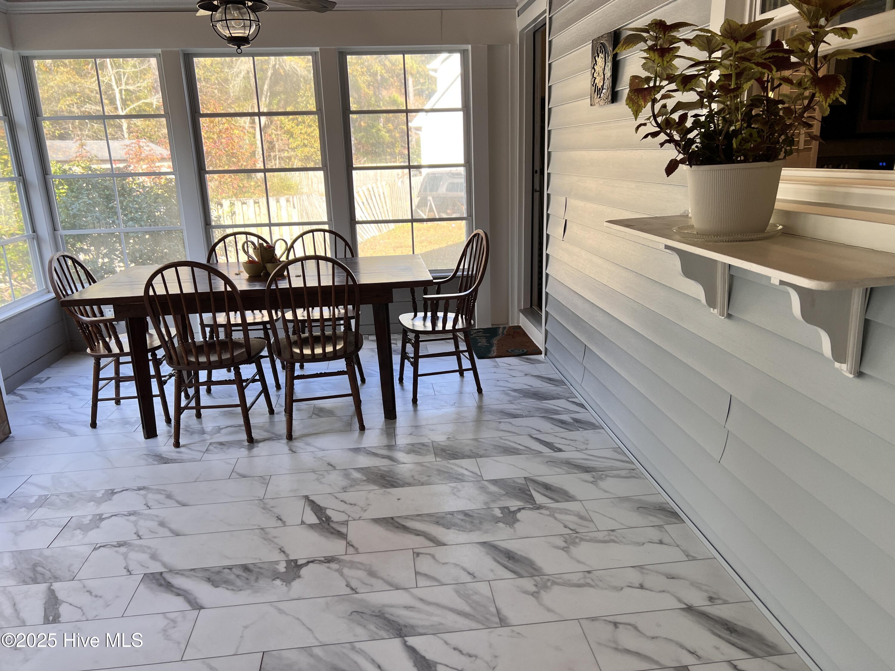 100542615 | Photo 16