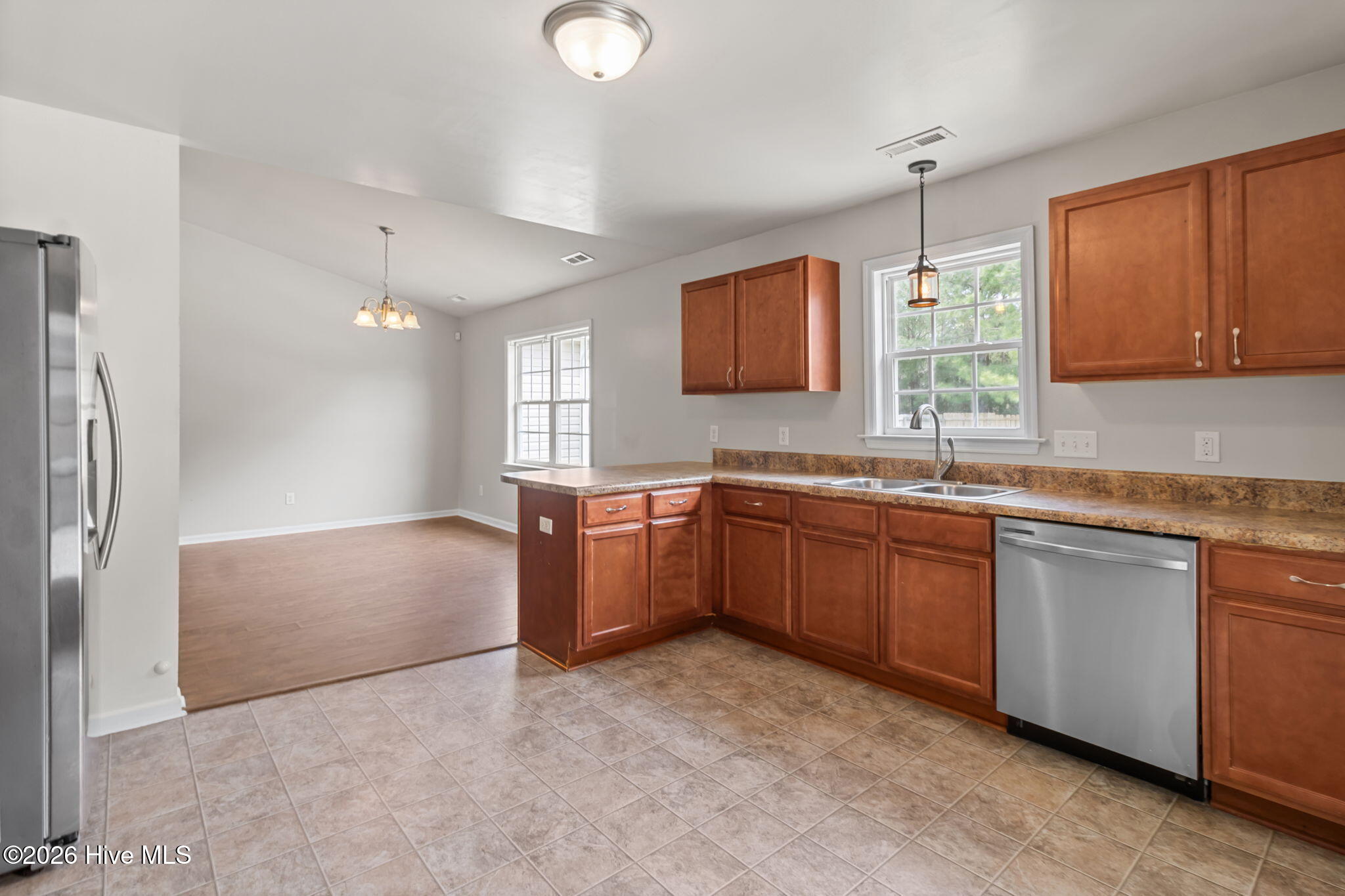 100561505 | Photo 14