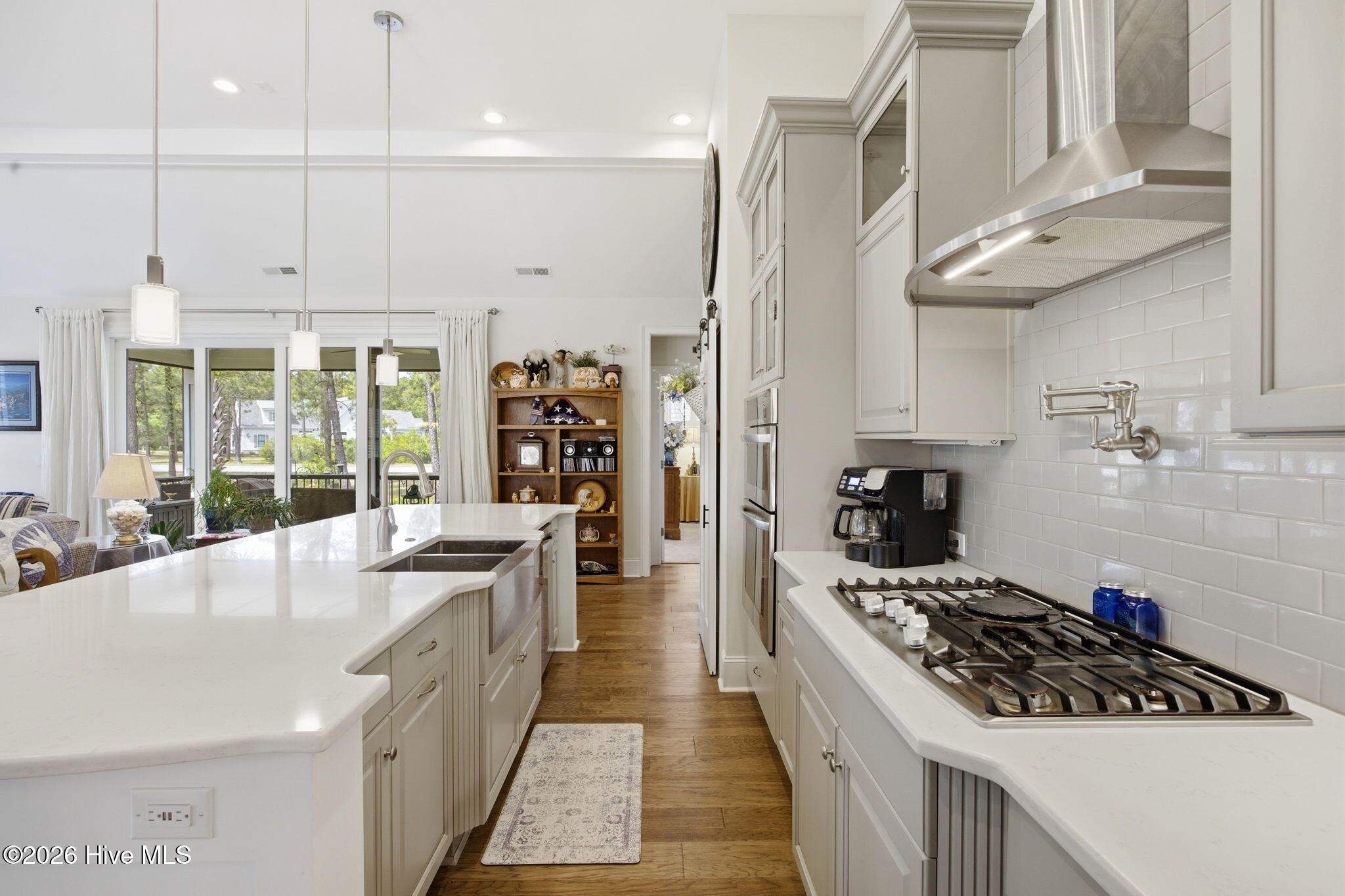 100569856 | Photo 18