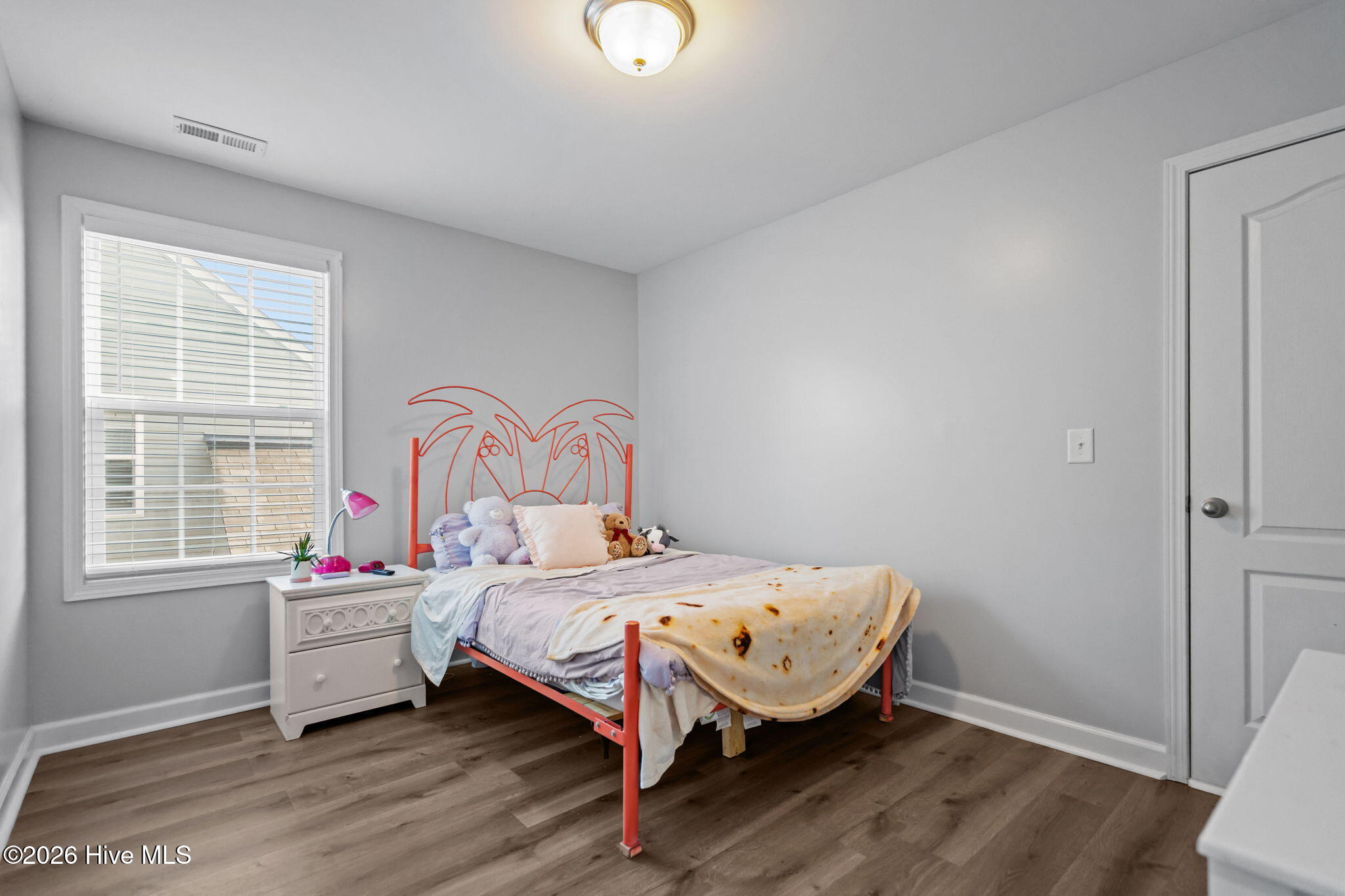 100561090 | Photo 33