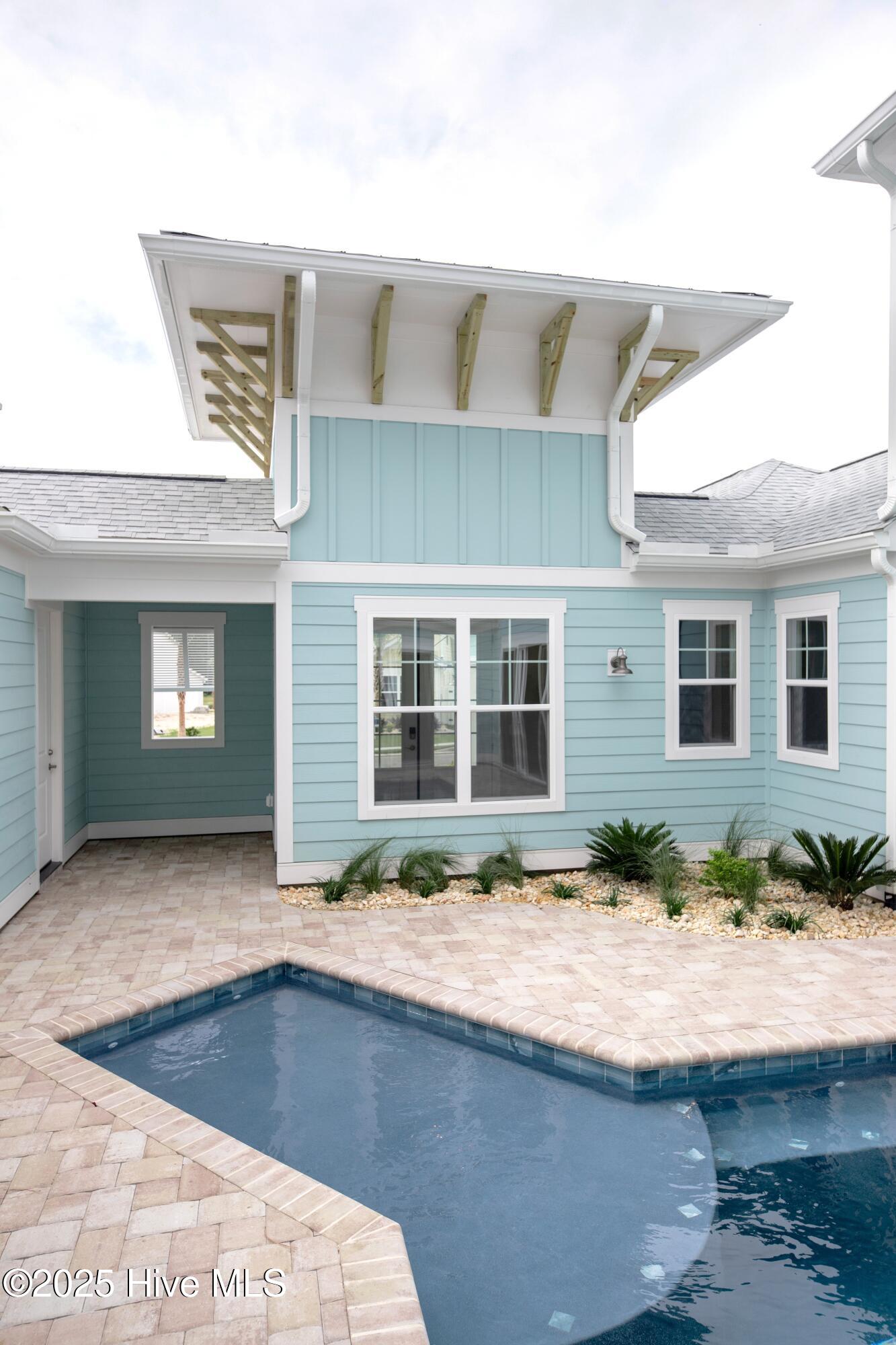 100521268 | Photo 23