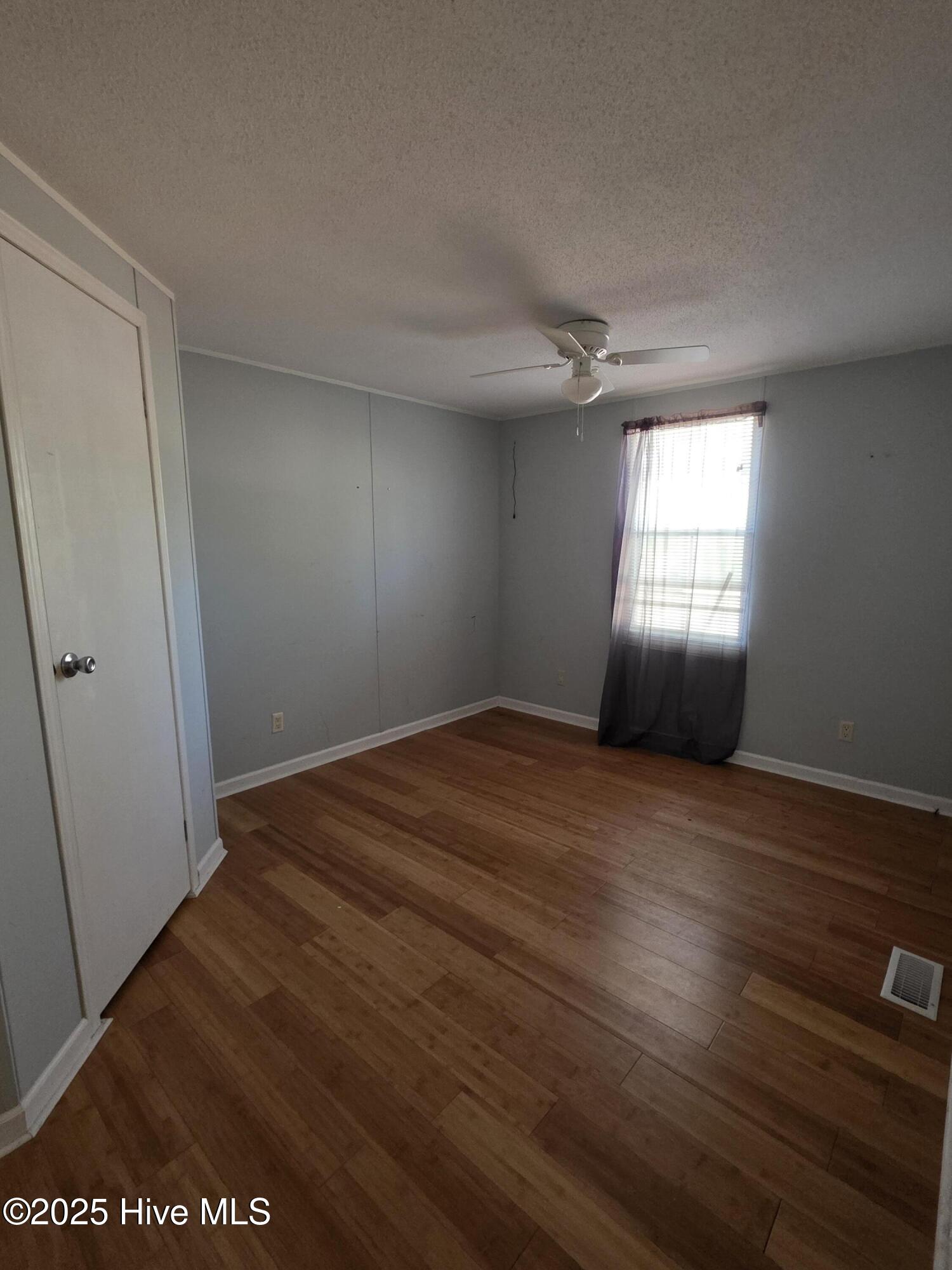 100543220 | Photo 20