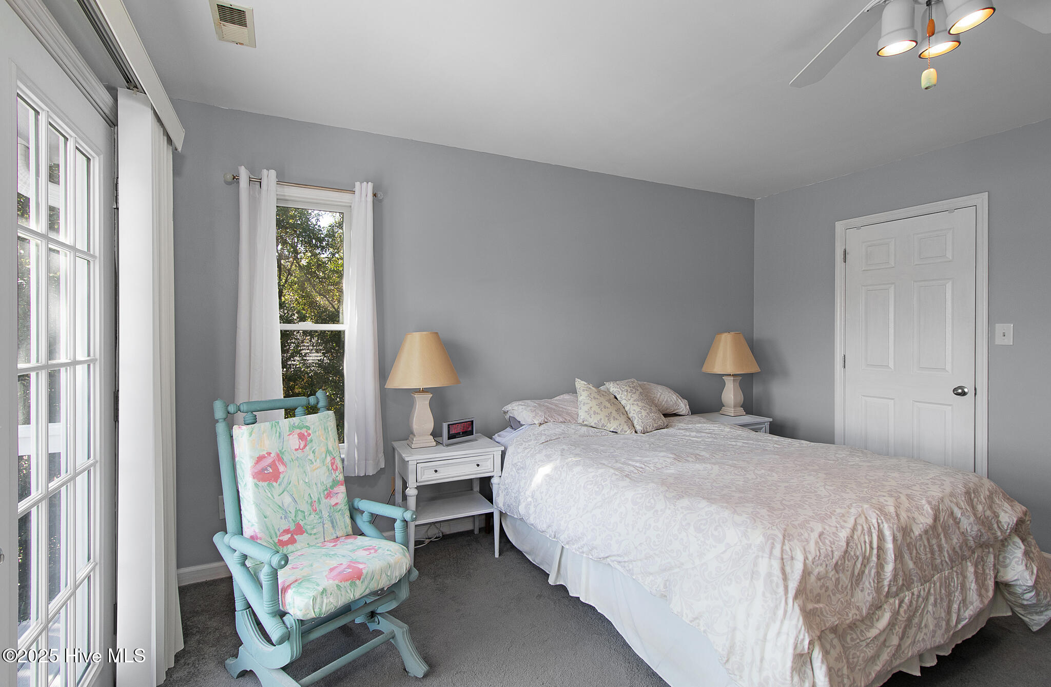 100533935 | Photo 18