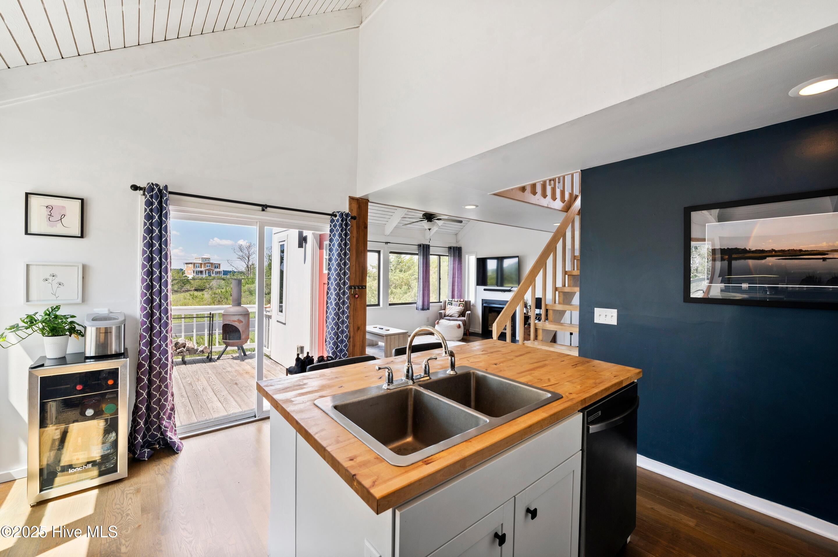 100530786 | Photo 11