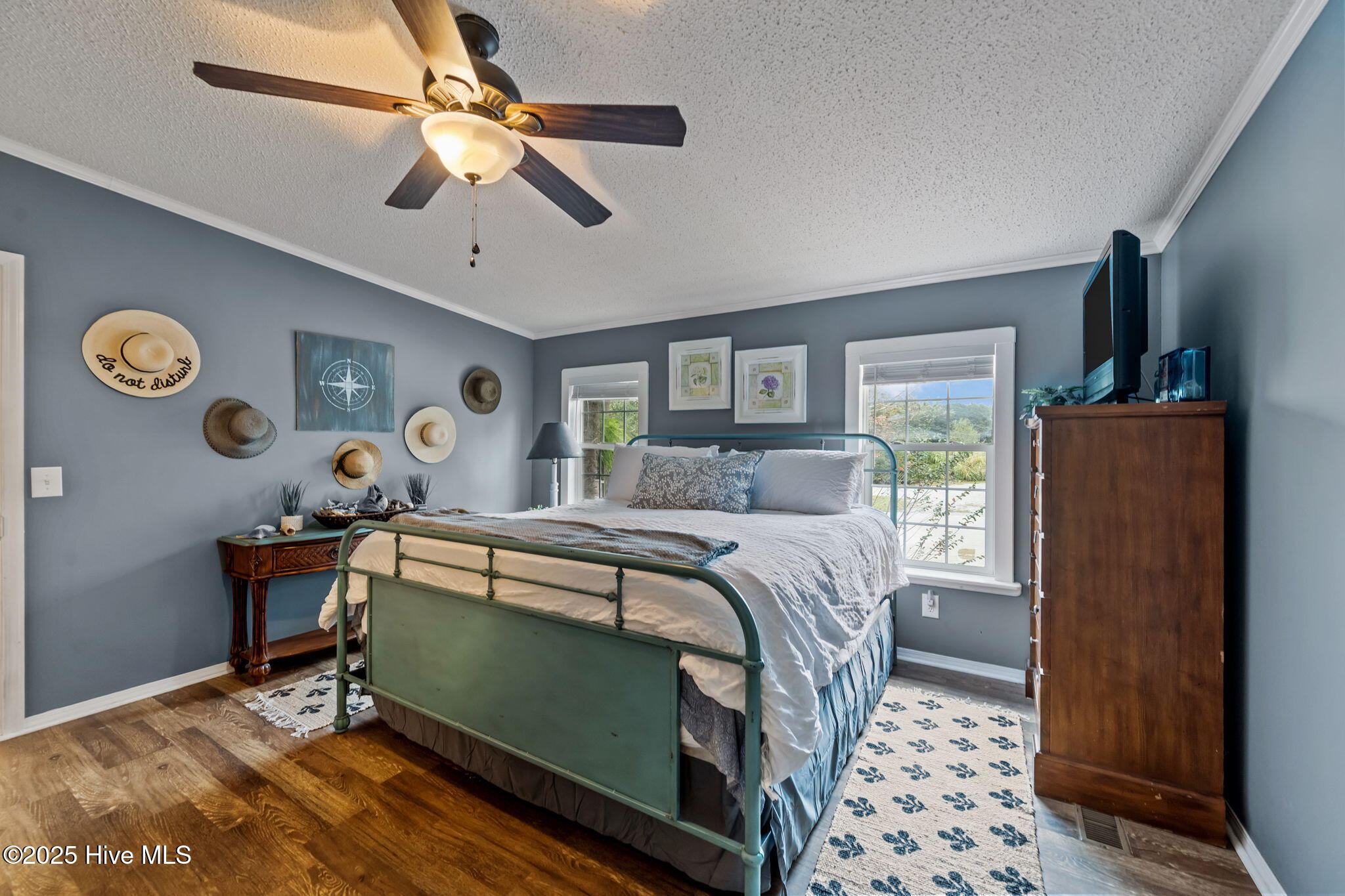 100537137 | Photo 28