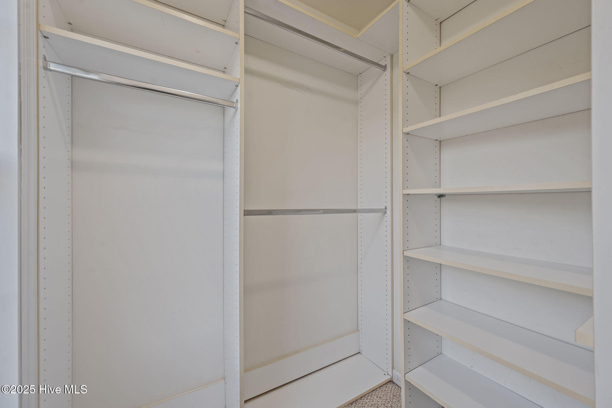 100545429 | Photo 22