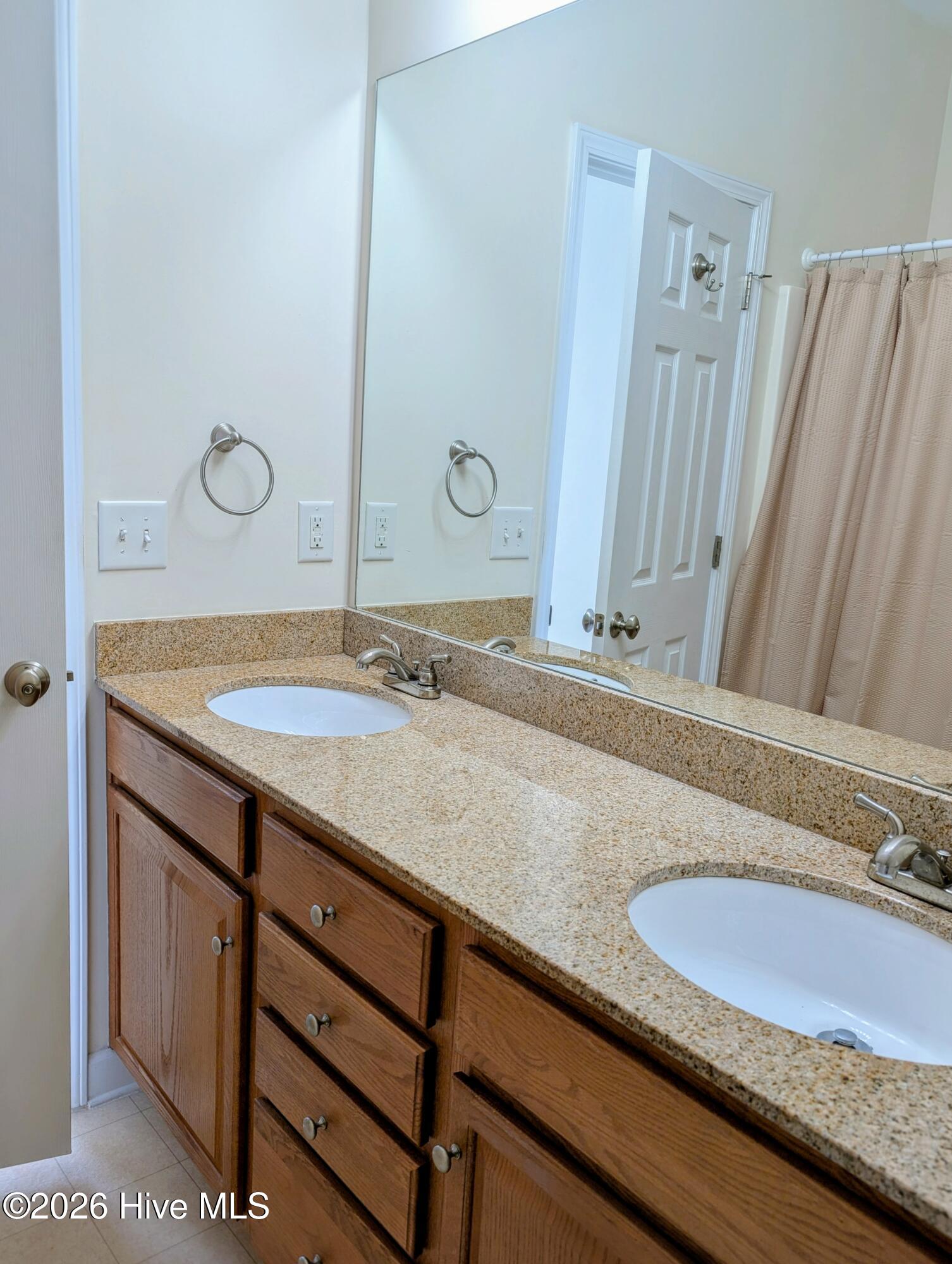 100555293 | Photo 14