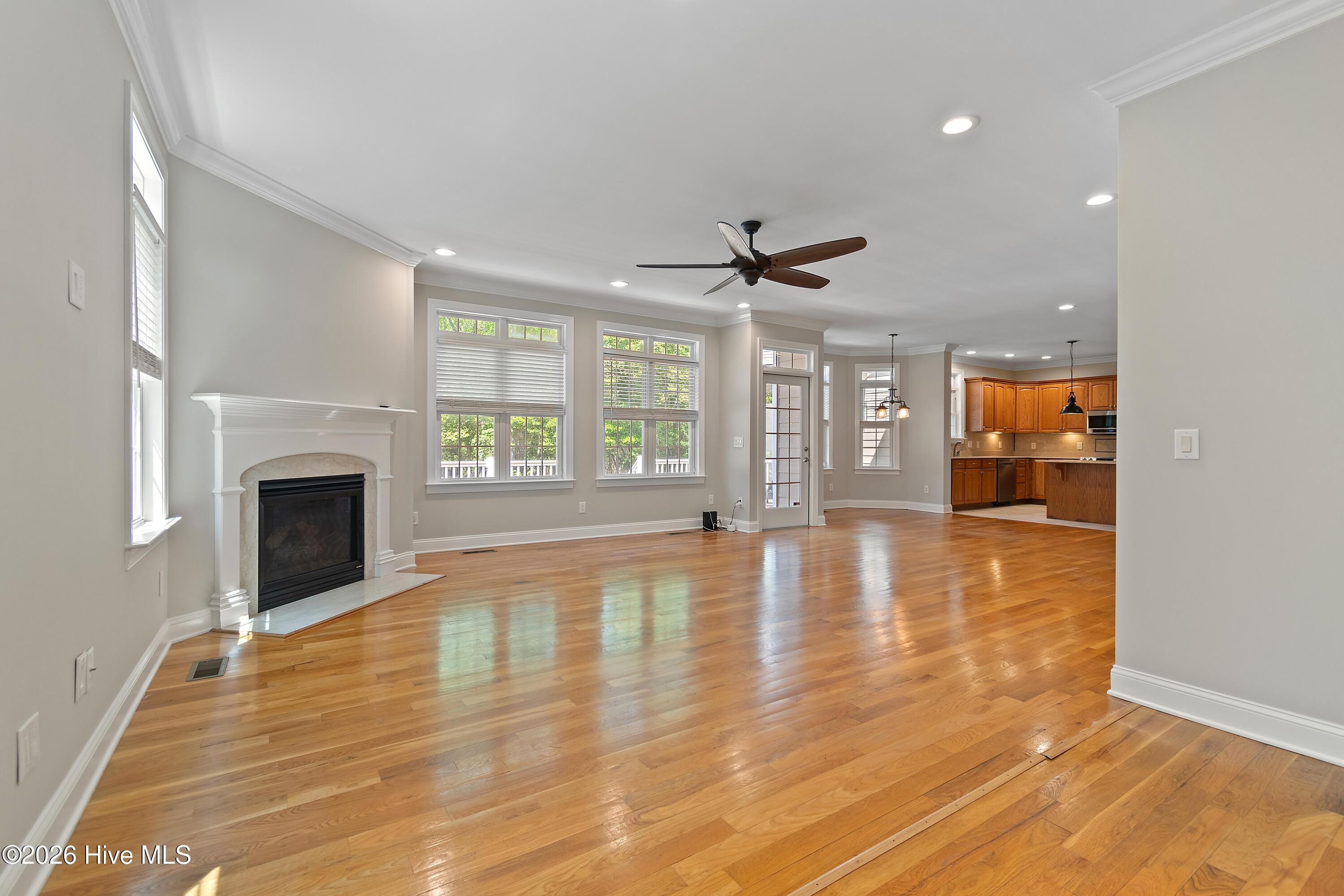 100568662 | Photo 16