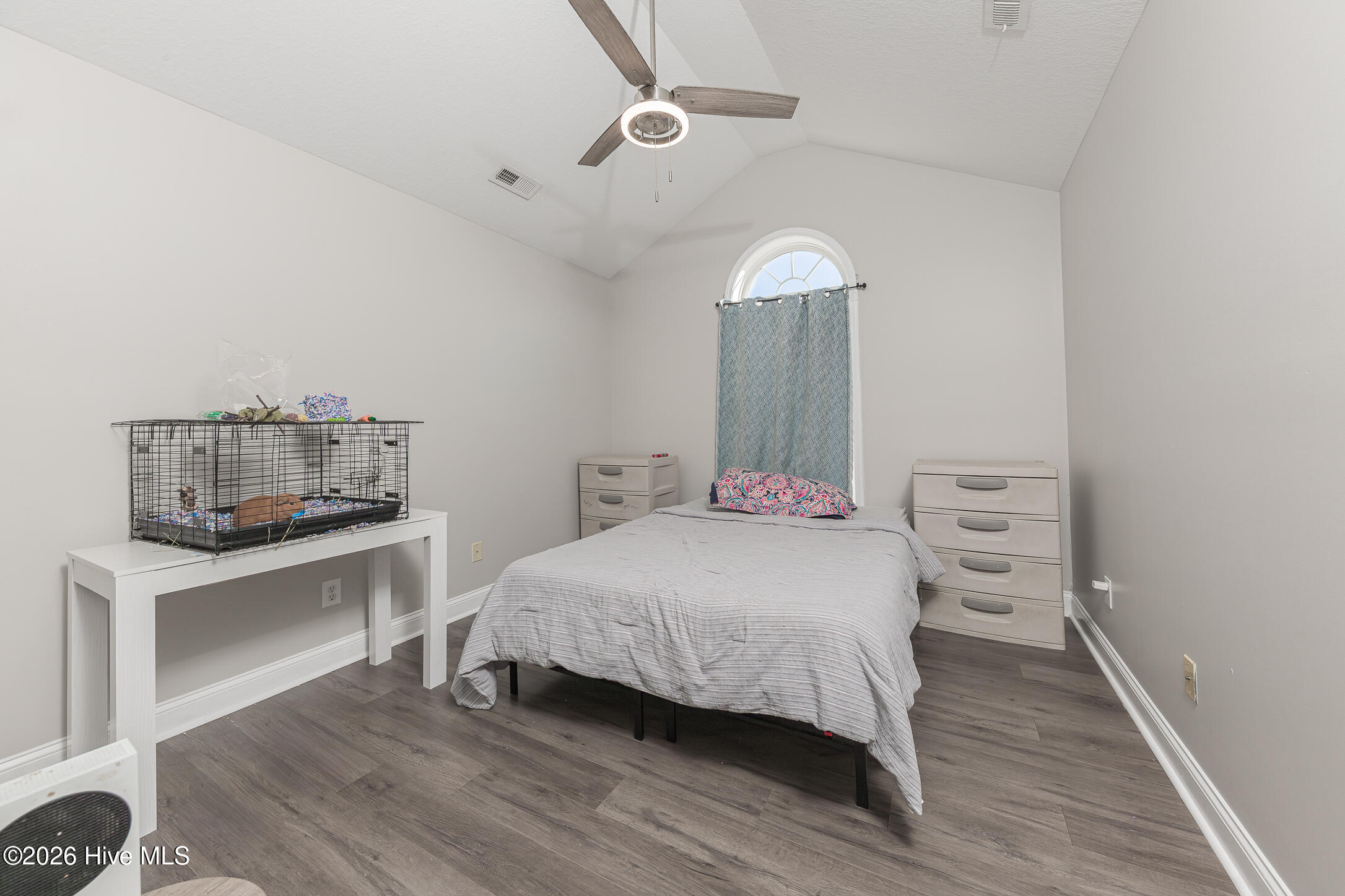 100550333 | Photo 34