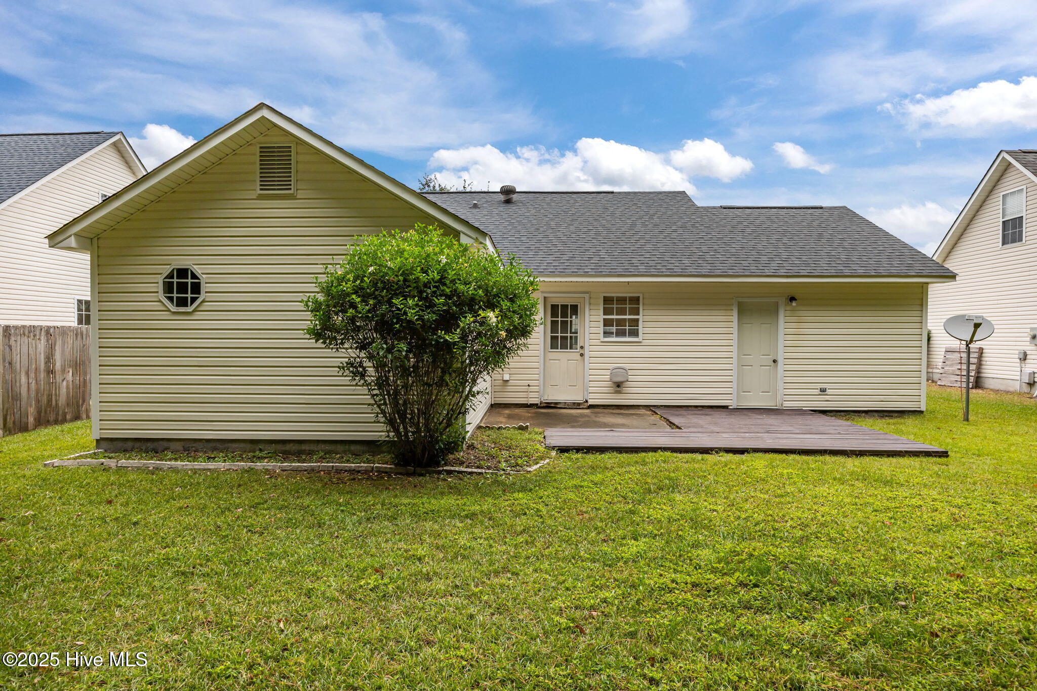 100522704 | Photo 18