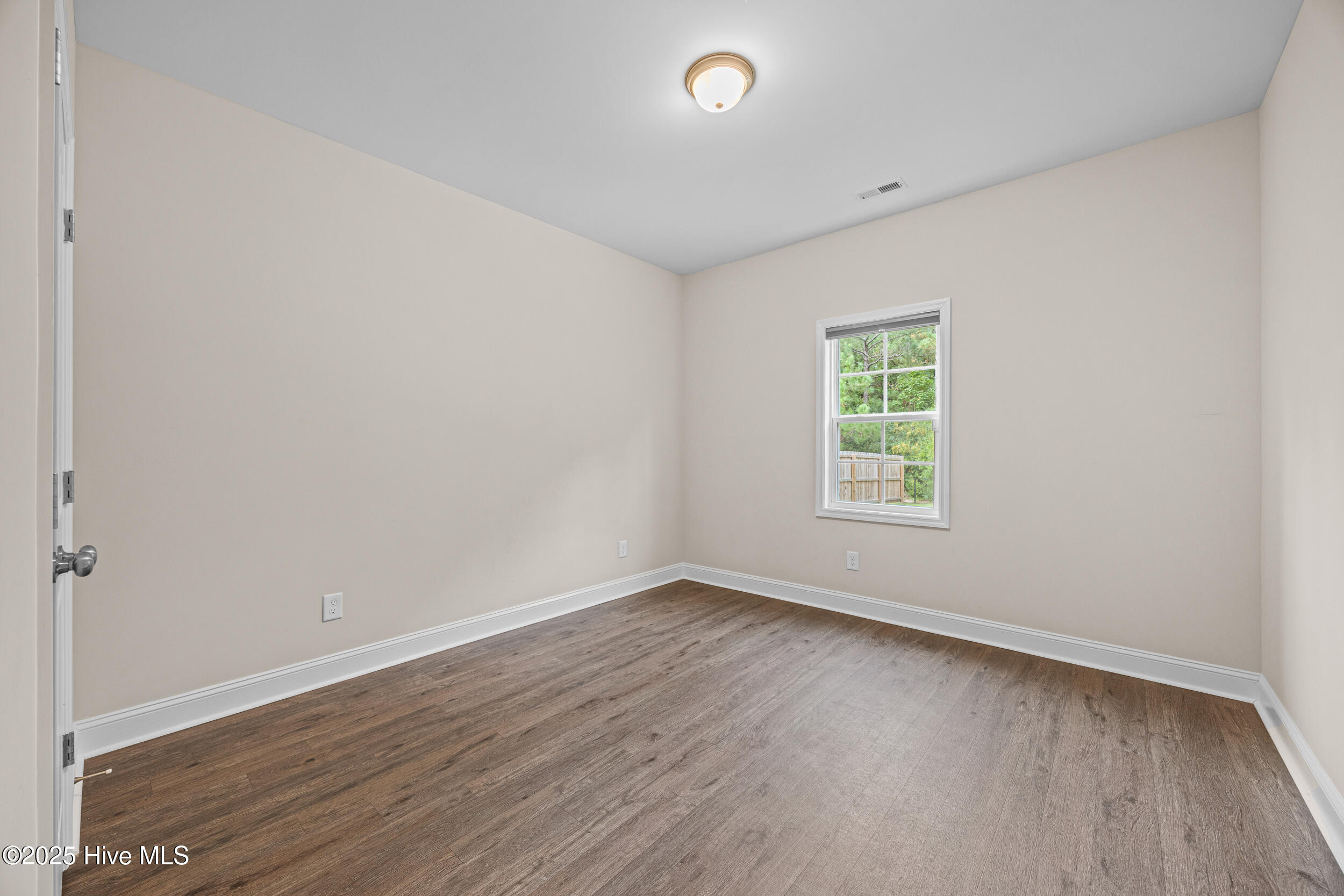 100531744 | Photo 19