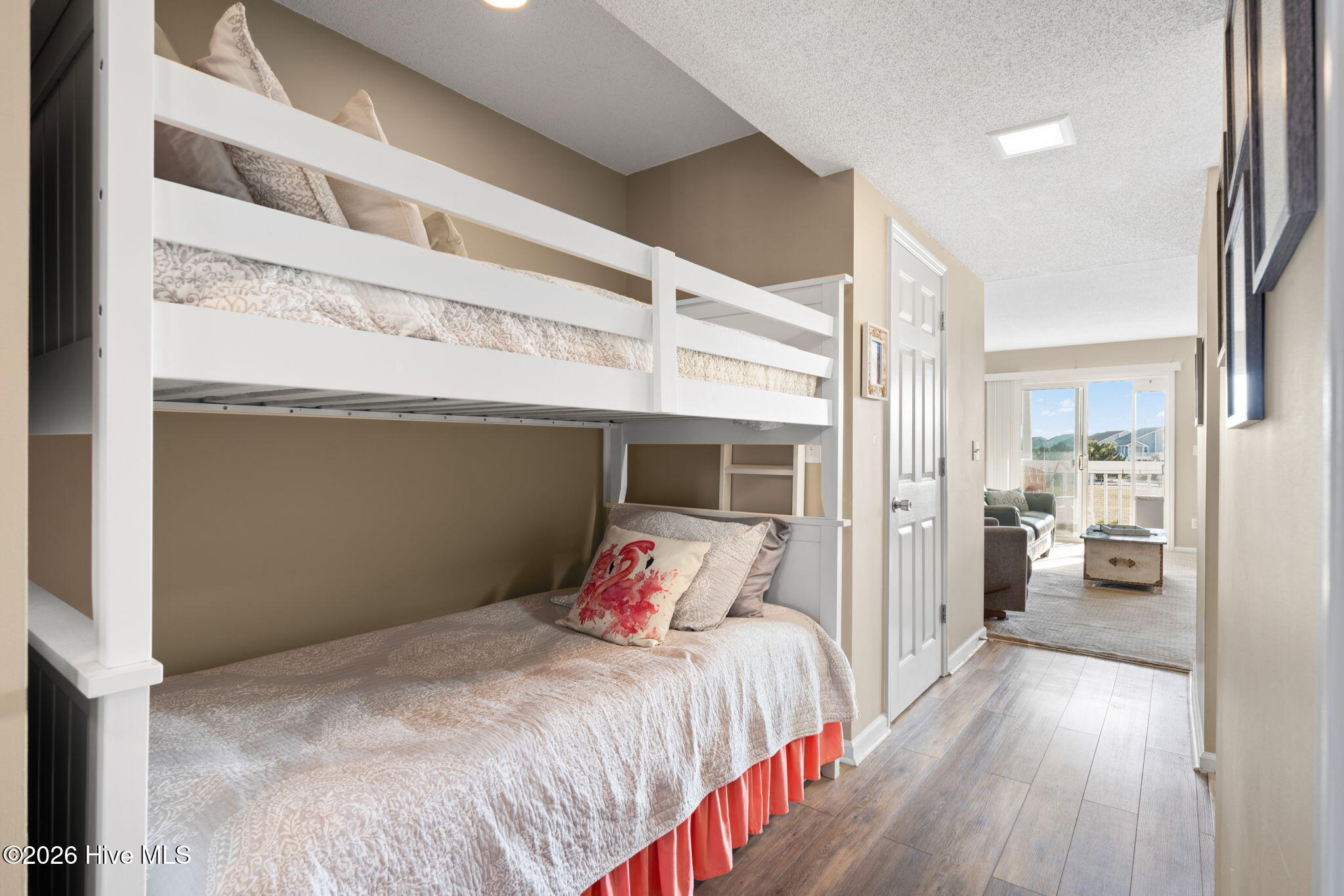 100568914 | Photo 19