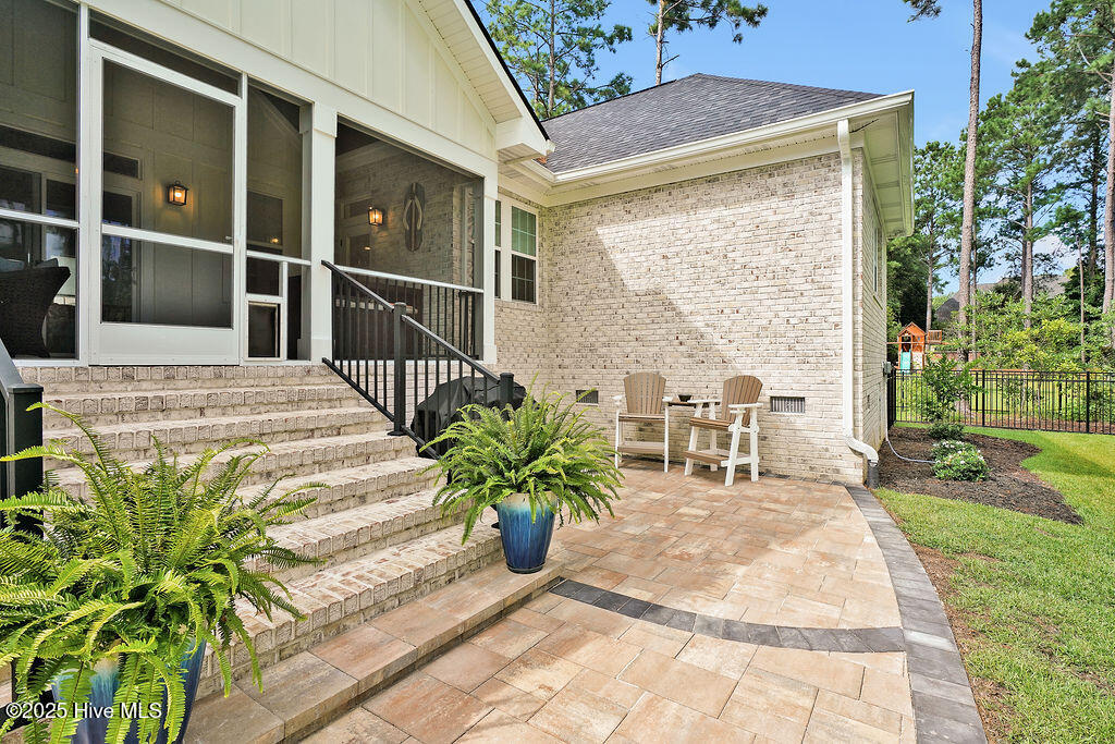 100521530 | Photo 44