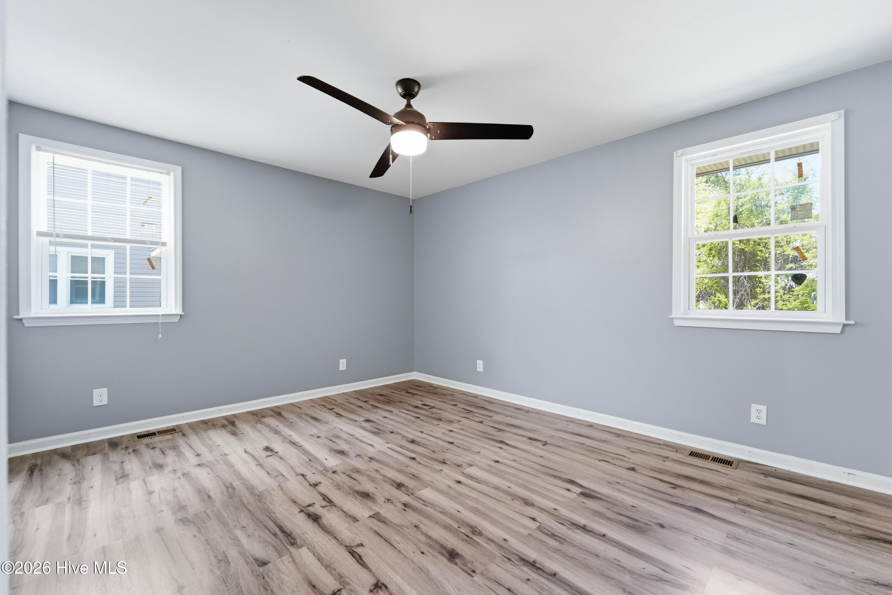 100563801 | Photo 32