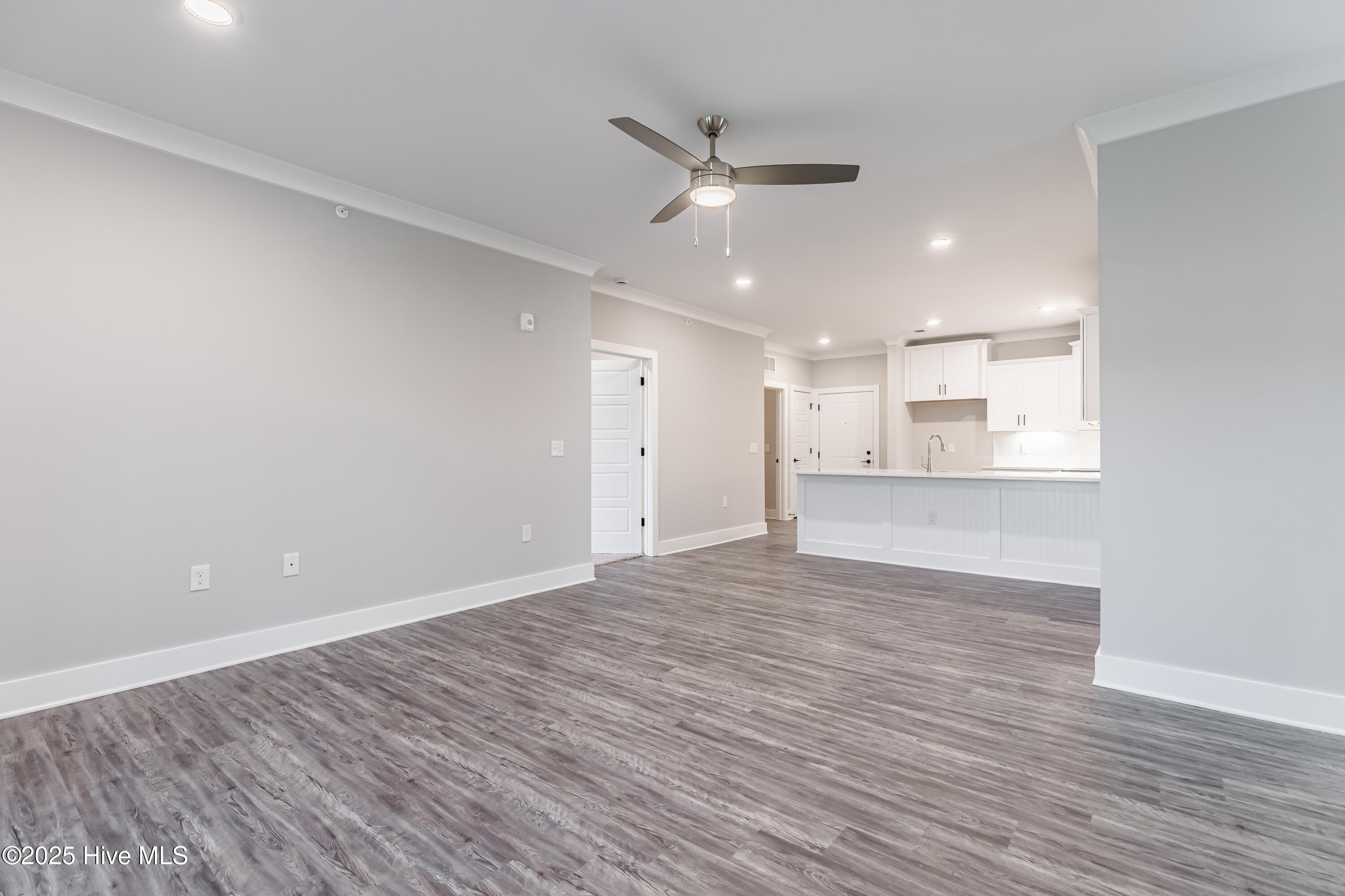 100529358 | Photo 15