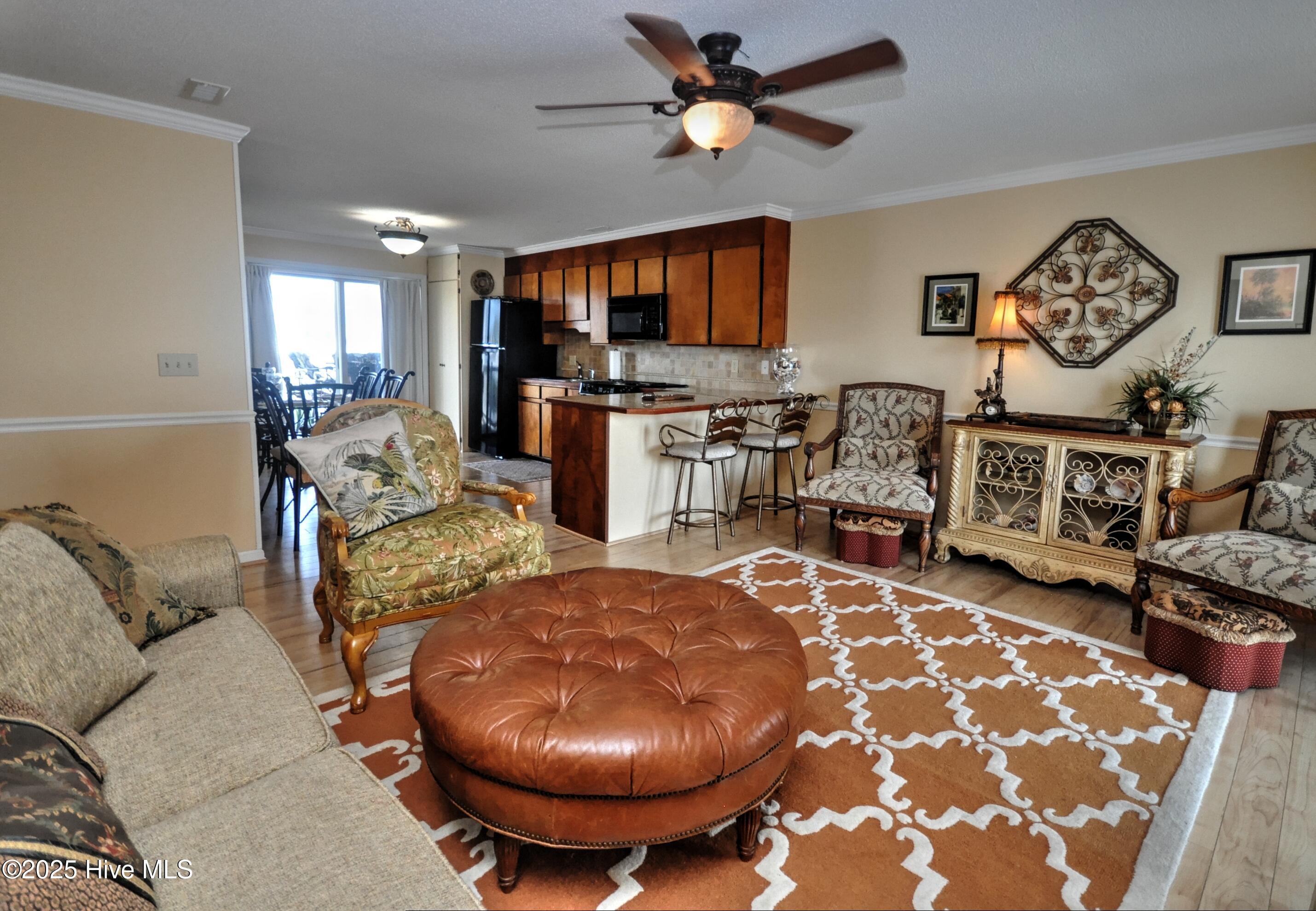 100511603 | Photo 11