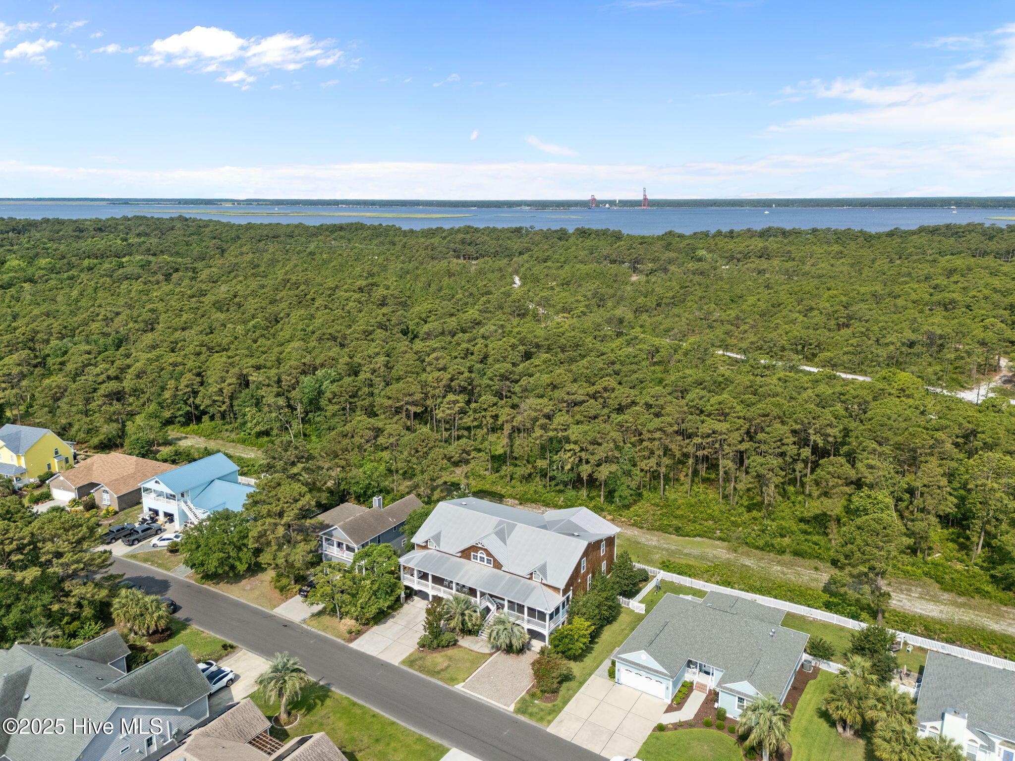 100513091 | Photo 93