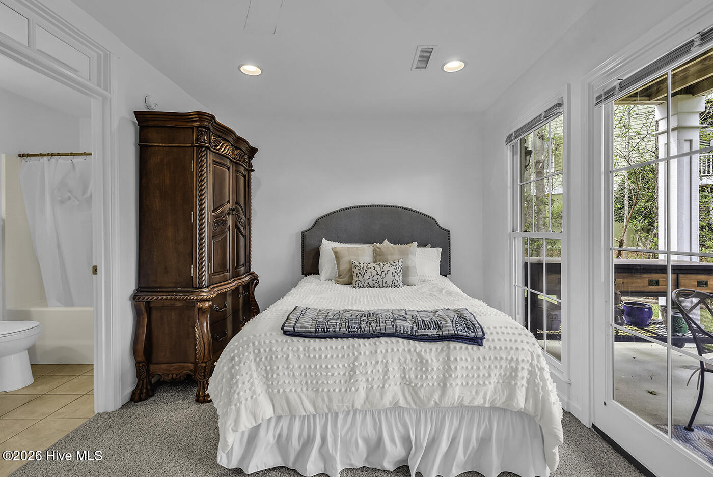 100566110 | Photo 17