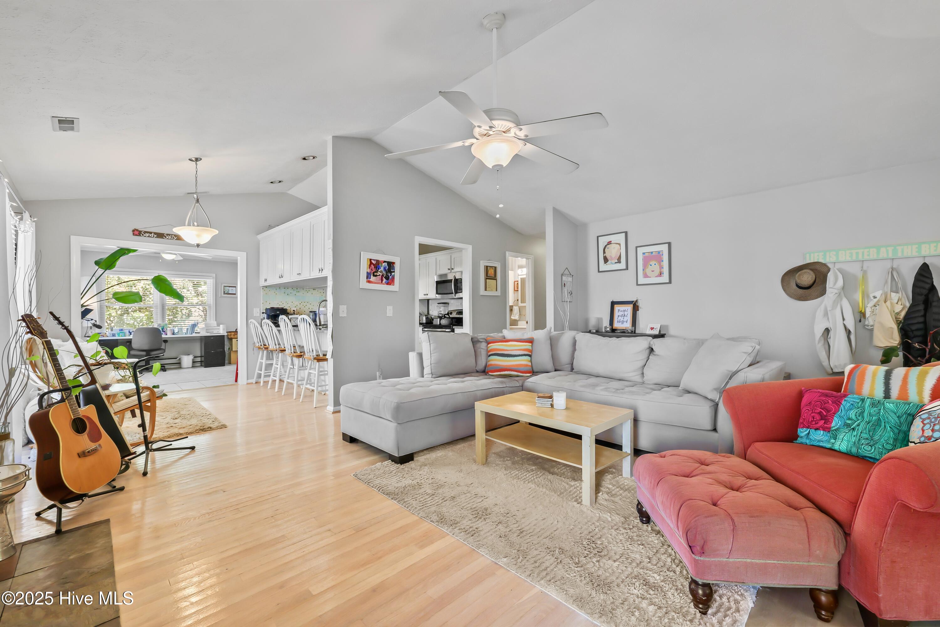 100519287 | Photo 10