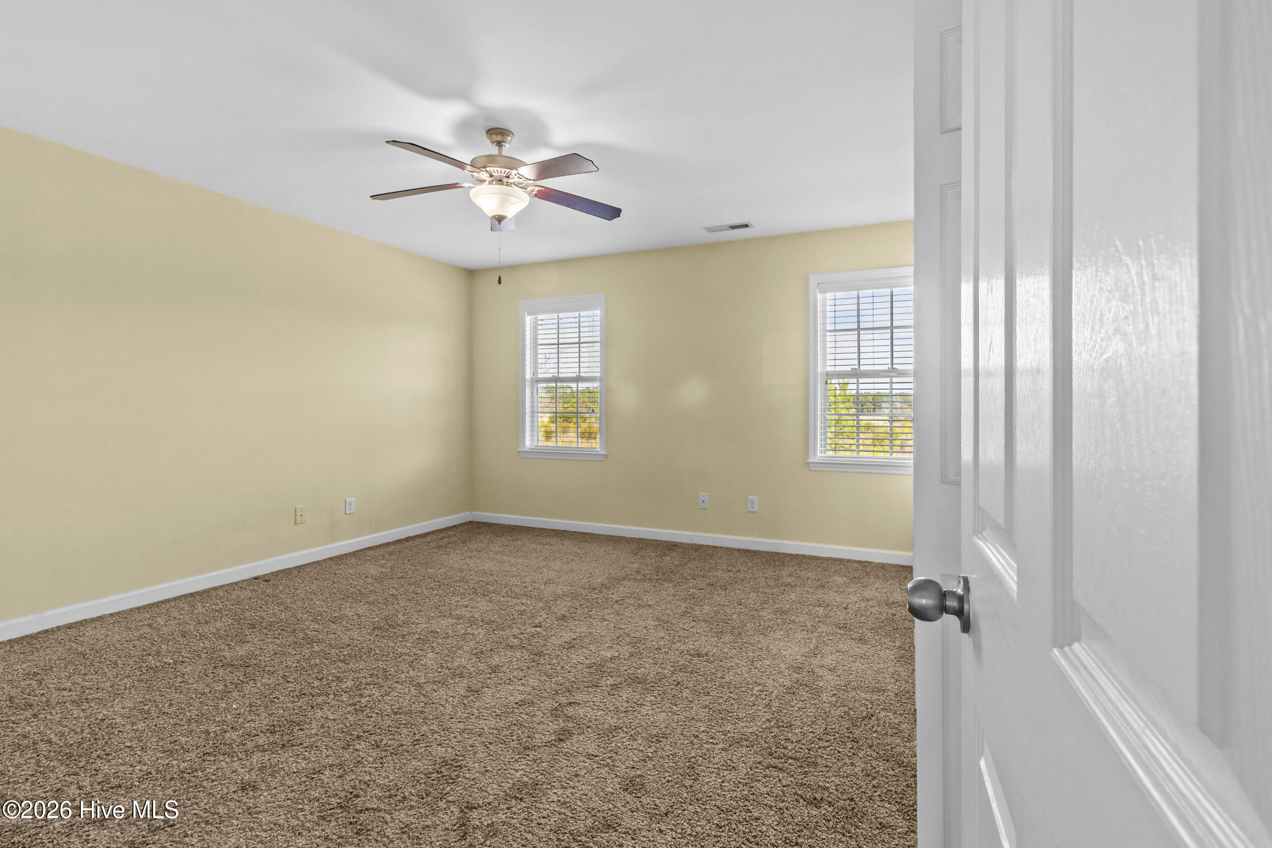 100557945 | Photo 12