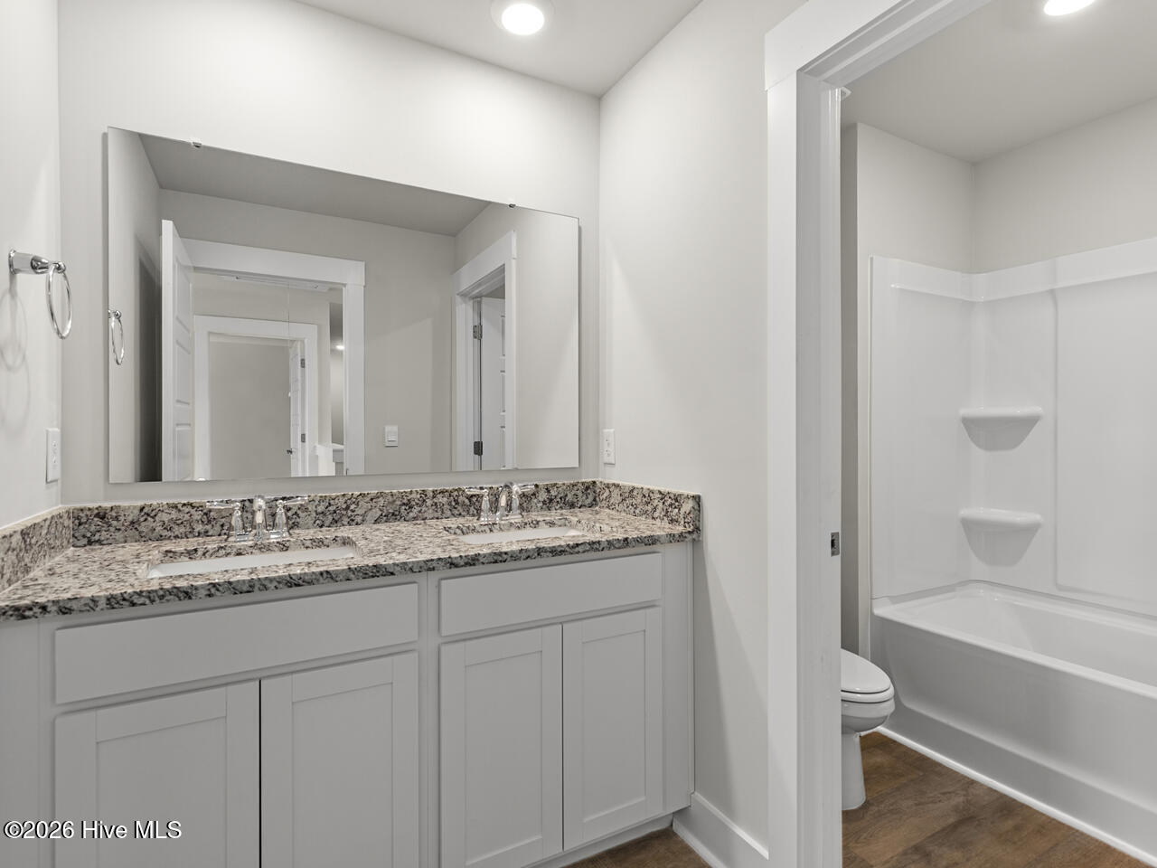 100553387 | Photo 34