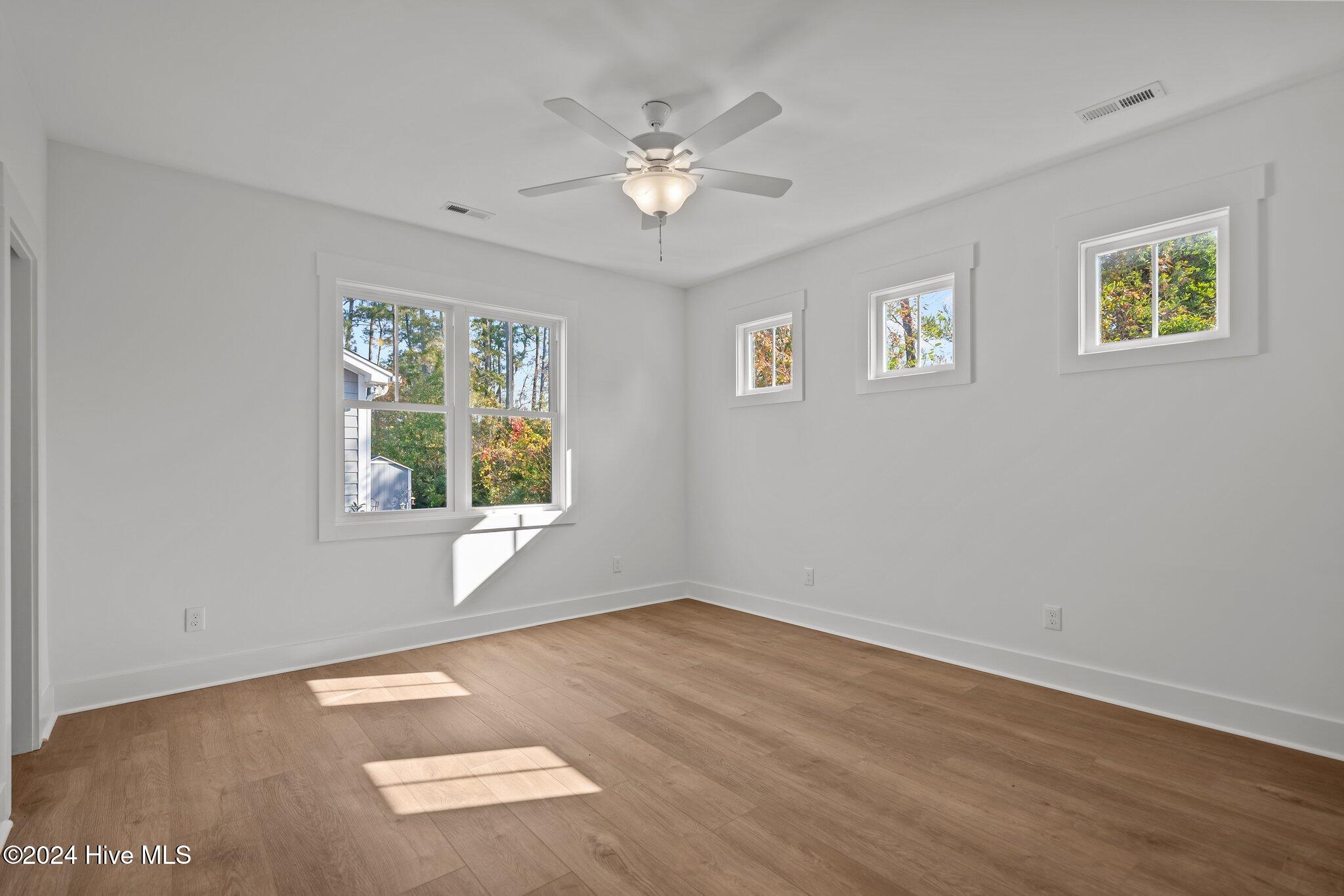 100435133 | Photo 12