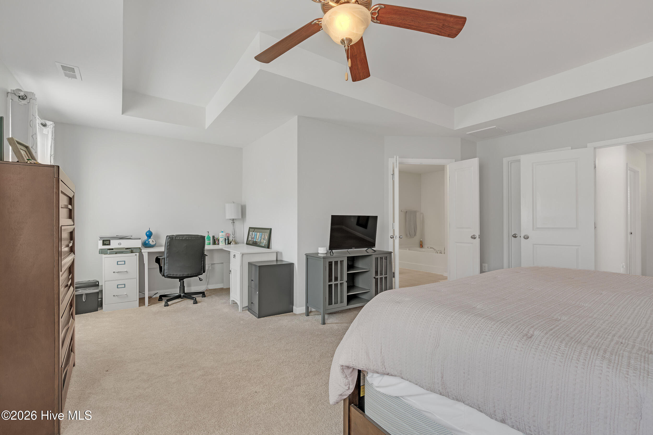 100551488 | Photo 26