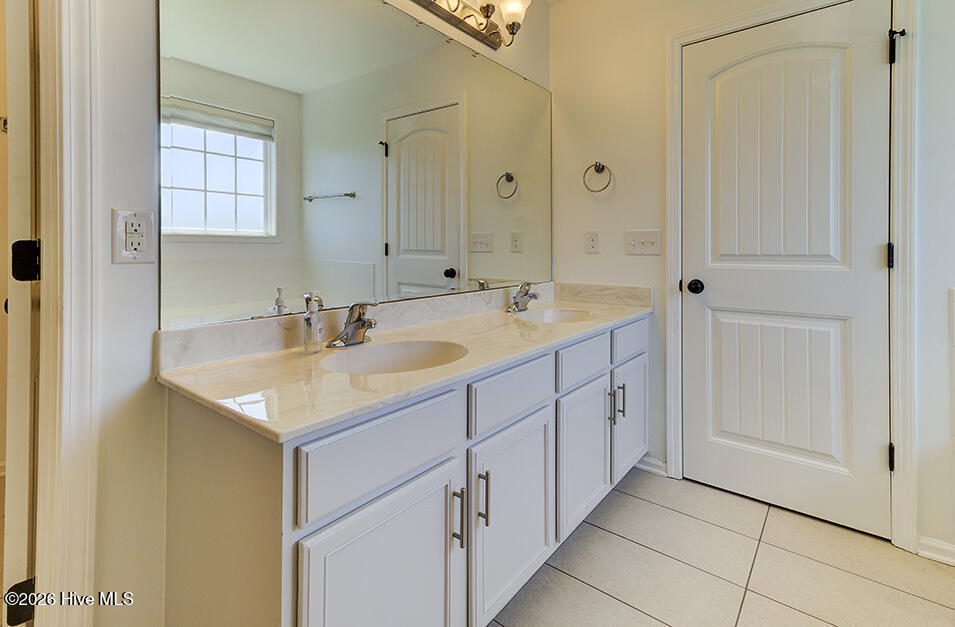 100548182 | Photo 11